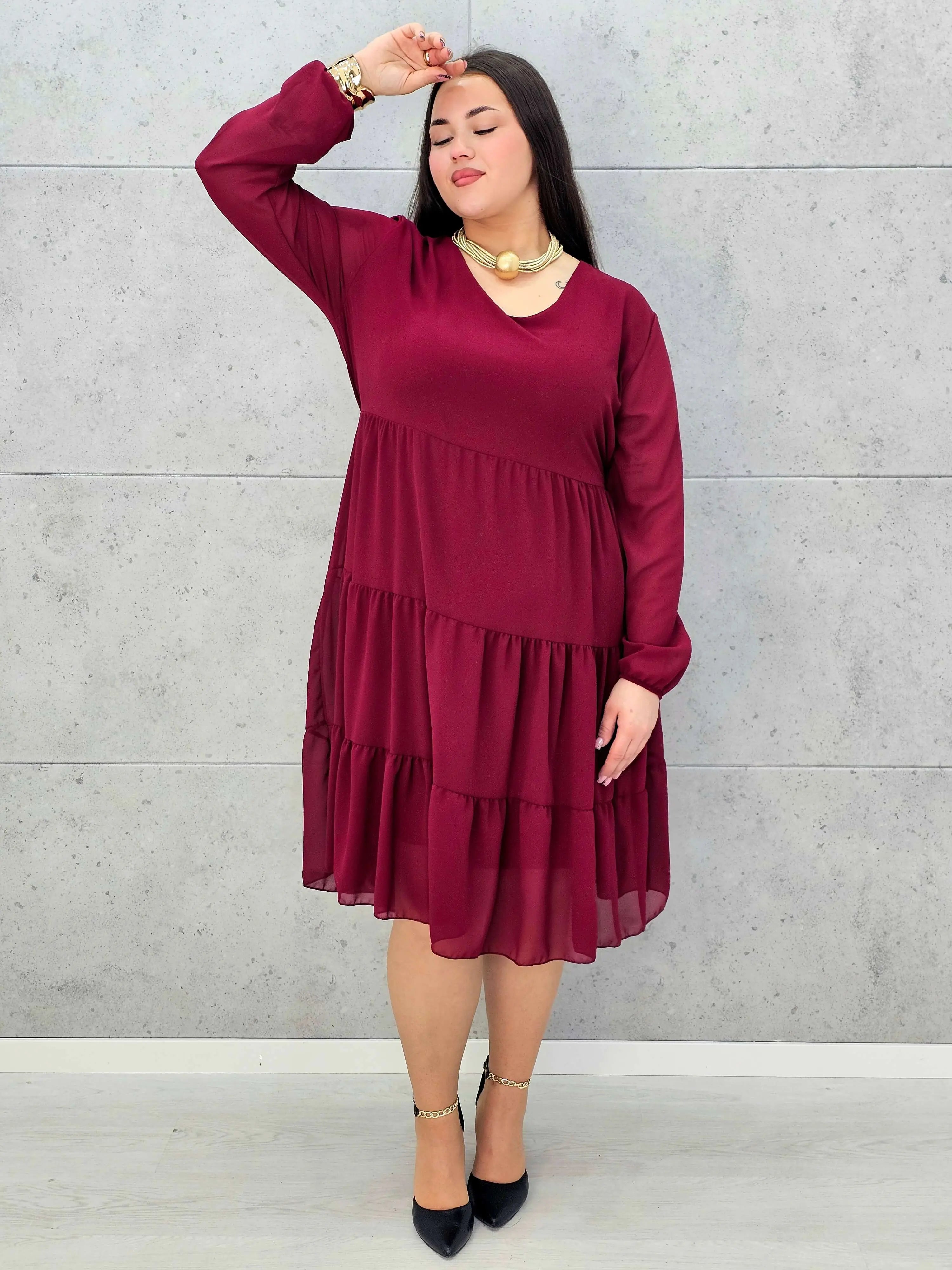 Sukienka plus size z falbanami – czekoladowa, bordowa i czarna Stylowa XL - Stylowa XL