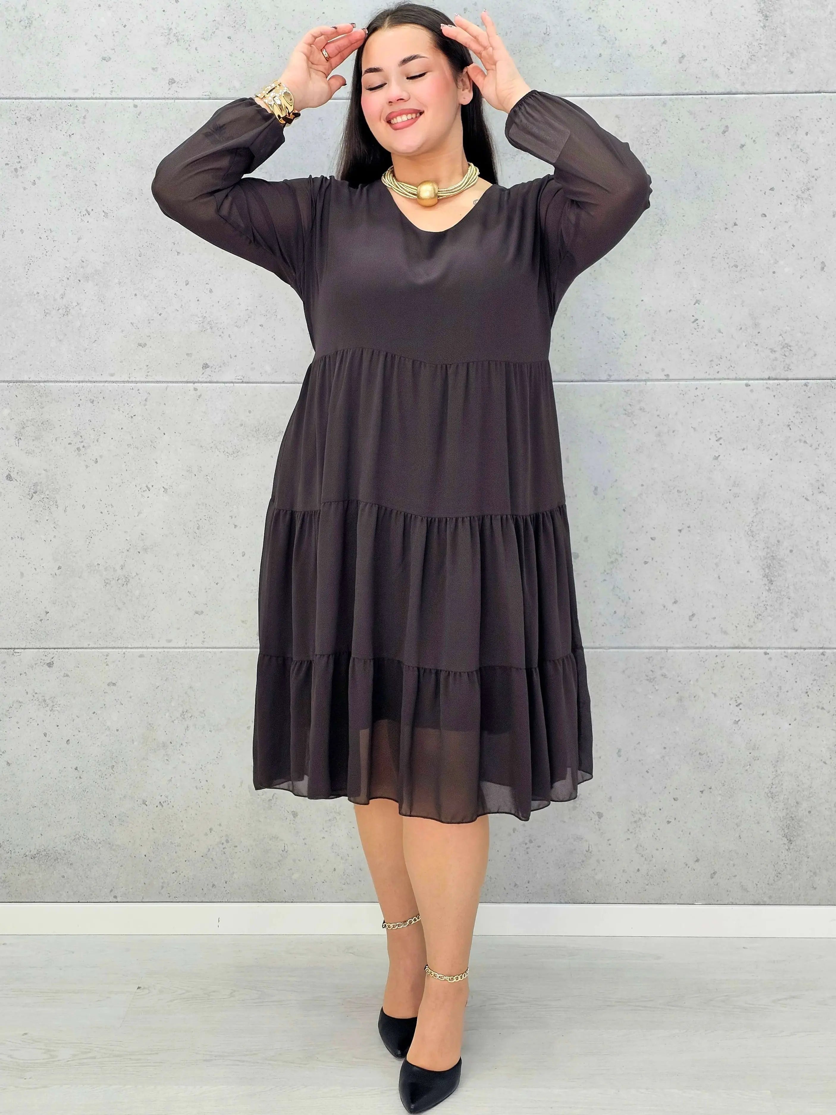 Sukienka plus size z falbanami – czekoladowa, bordowa i czarna Stylowa XL - Stylowa XL