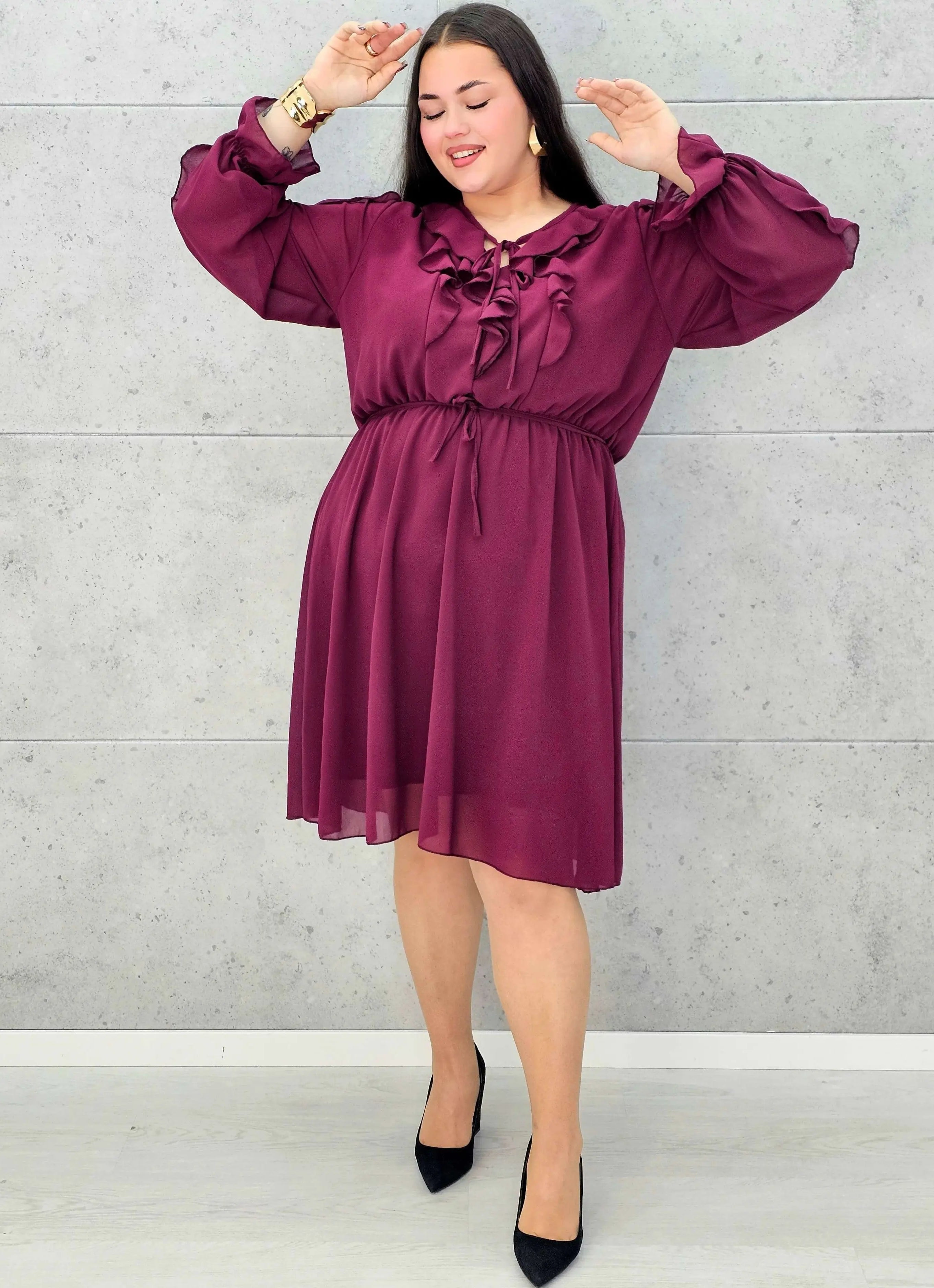 Sukienka plus size z falbanami – czekoladowa, bordowa i czarna Stylowa XL - Stylowa XL