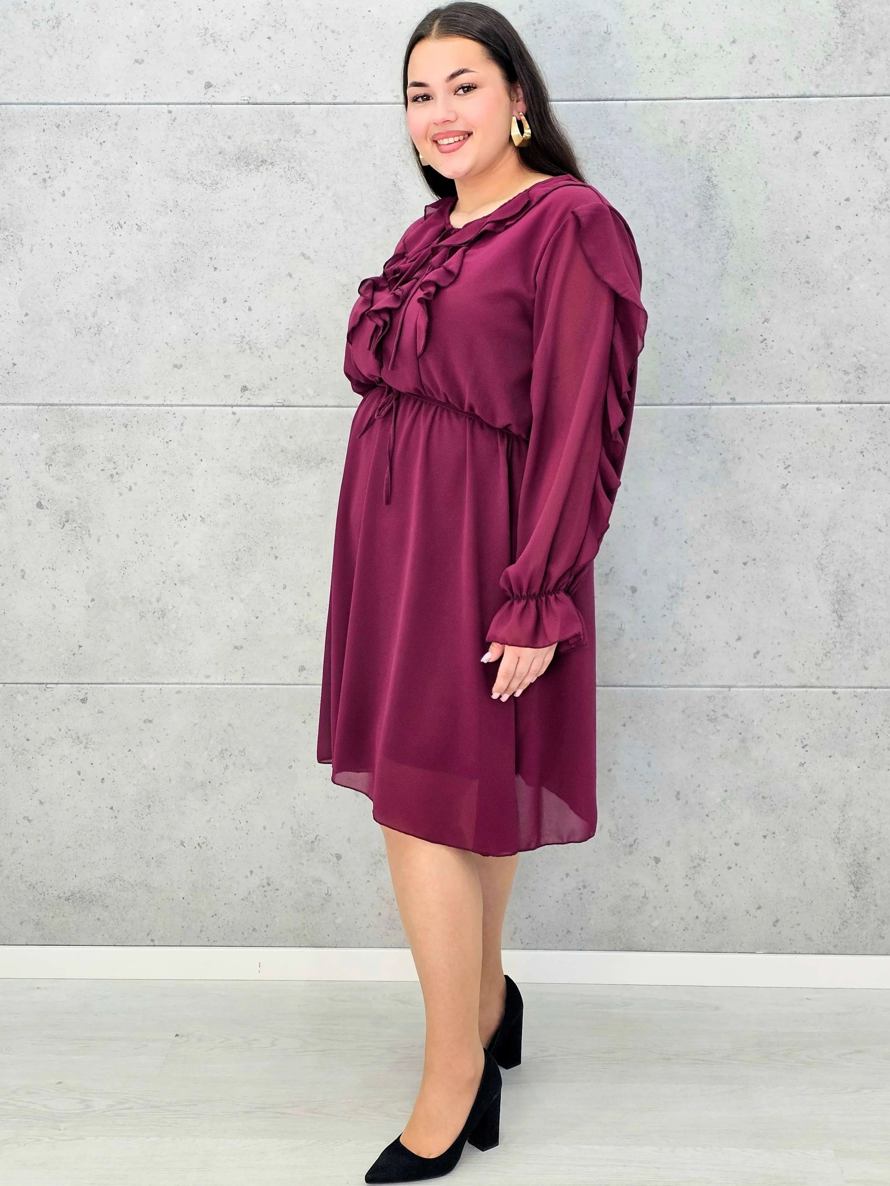 Sukienka plus size z falbanami – czekoladowa, bordowa i czarna Stylowa XL - Stylowa XL