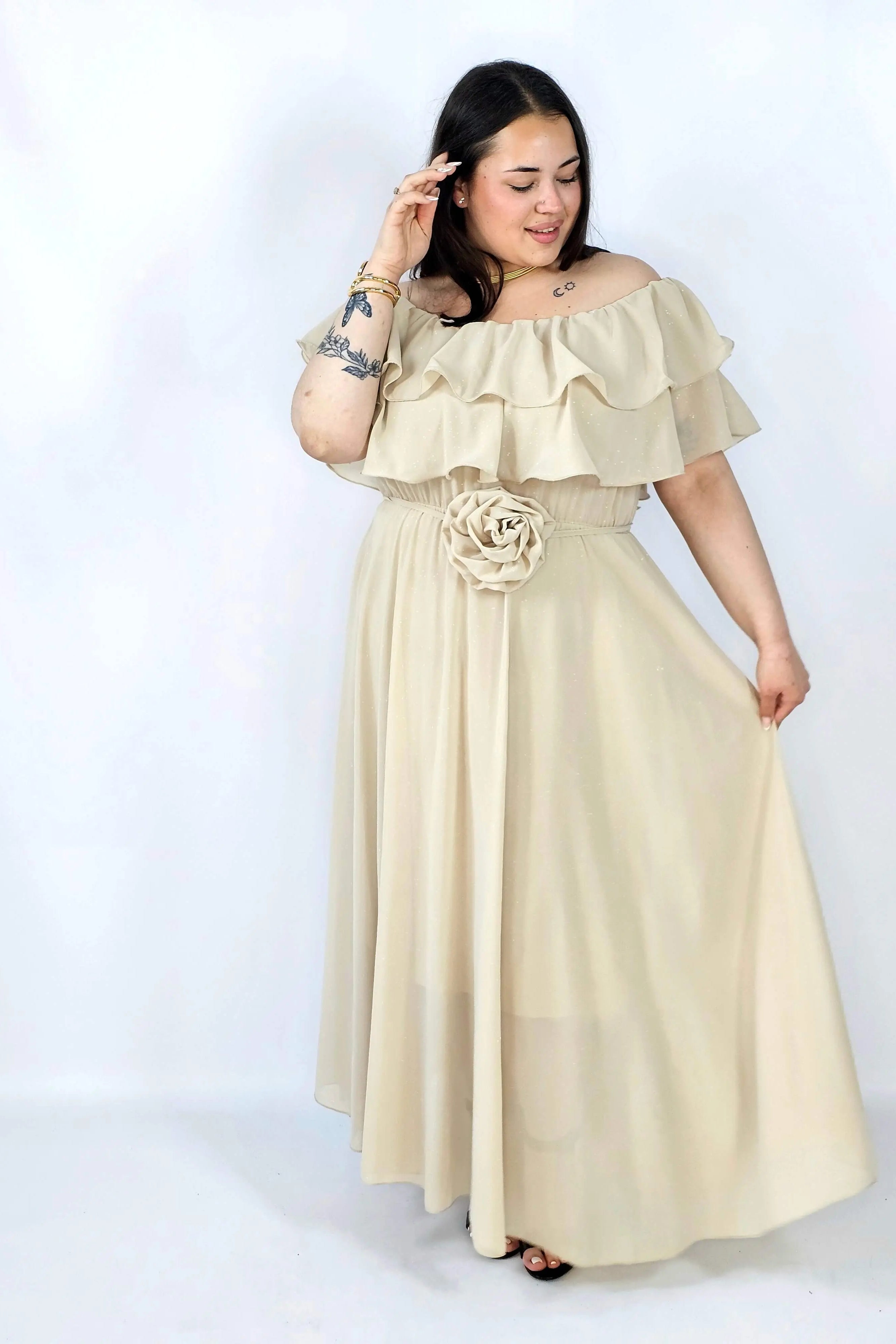 Sukienka plus size z falbanami i subtelnym połyskiem – efekt WOW XXL Stylowa XL