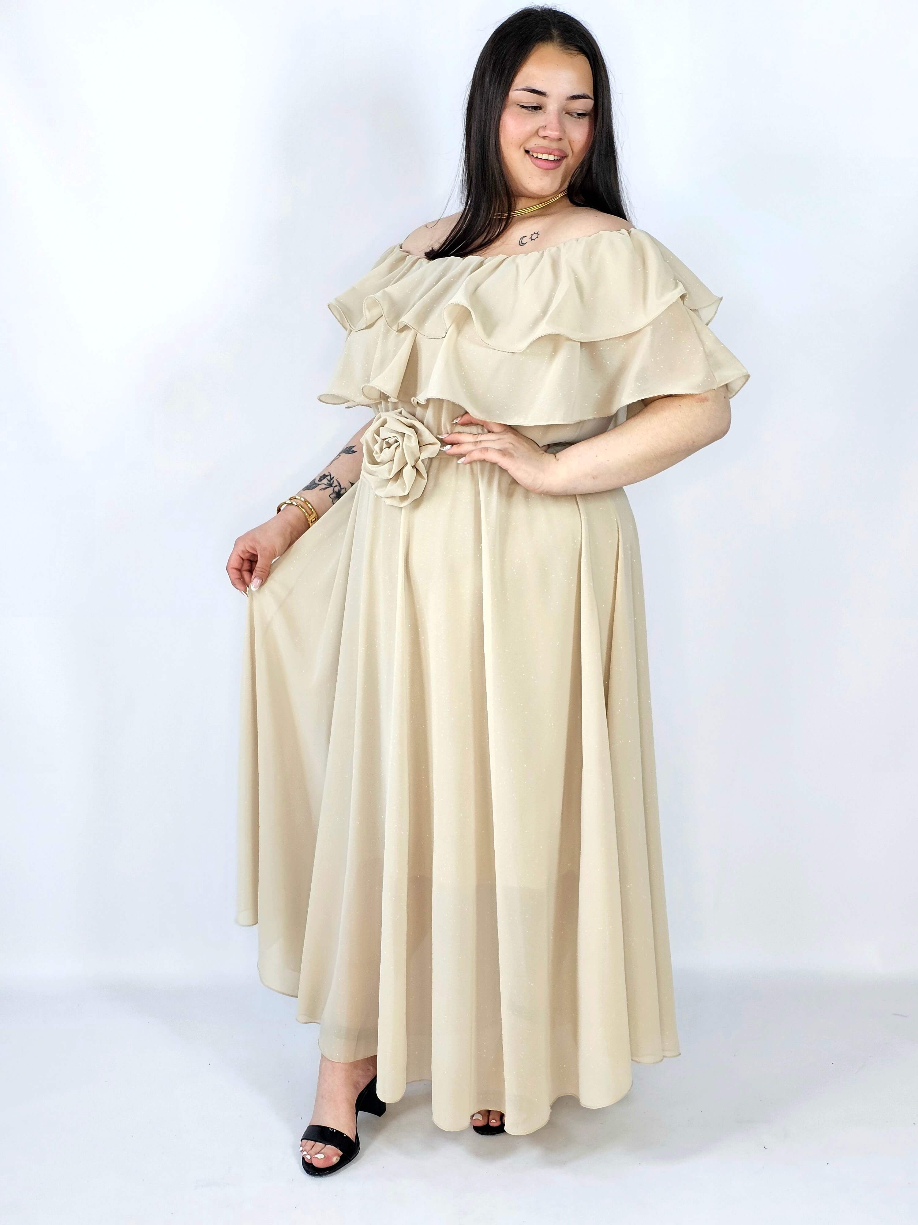 Sukienka plus size z falbanami i subtelnym połyskiem – efekt WOW XXL Stylowa XL