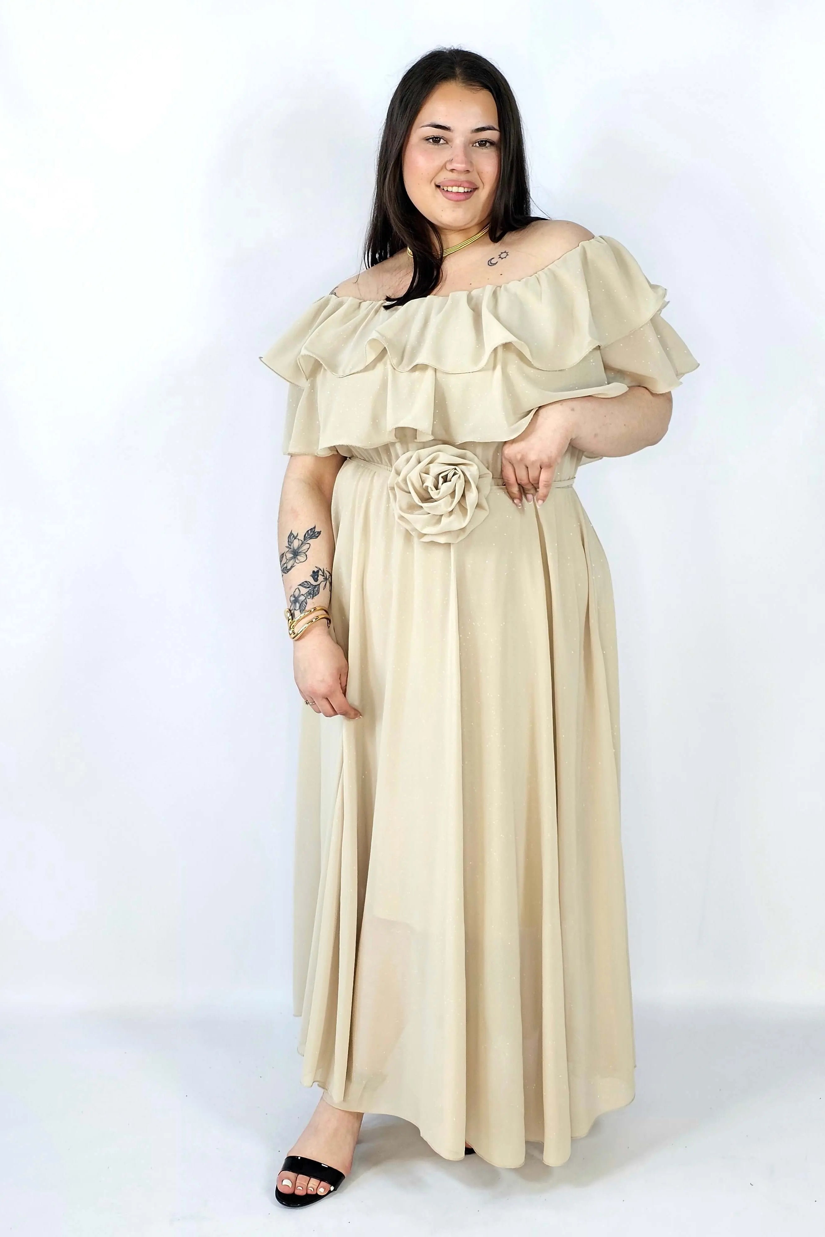 Sukienka plus size z falbanami i subtelnym połyskiem – efekt WOW XXL Stylowa XL