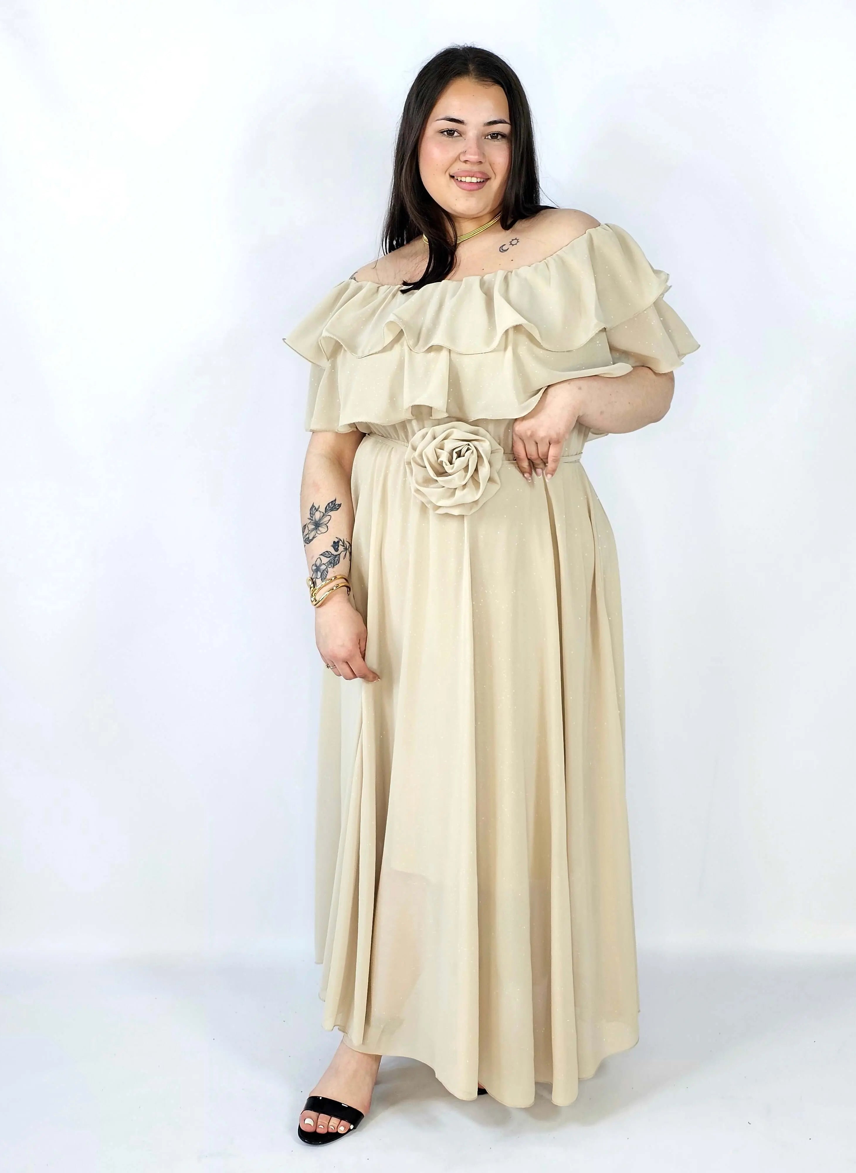 Sukienka plus size z falbanami i subtelnym połyskiem – efekt WOW XXL Stylowa XL