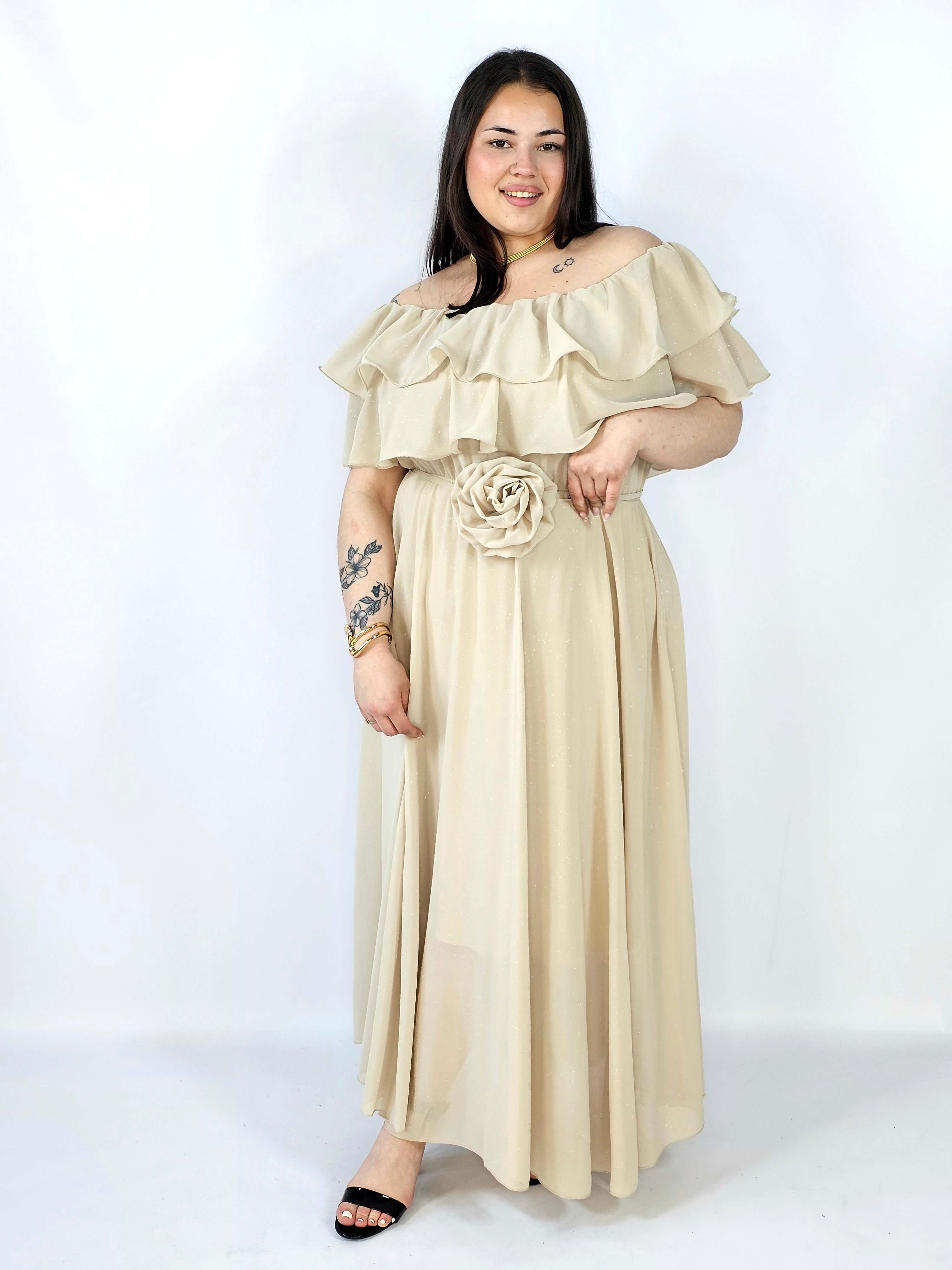 Sukienka plus size z falbanami i subtelnym połyskiem – efekt WOW XXL Stylowa XL