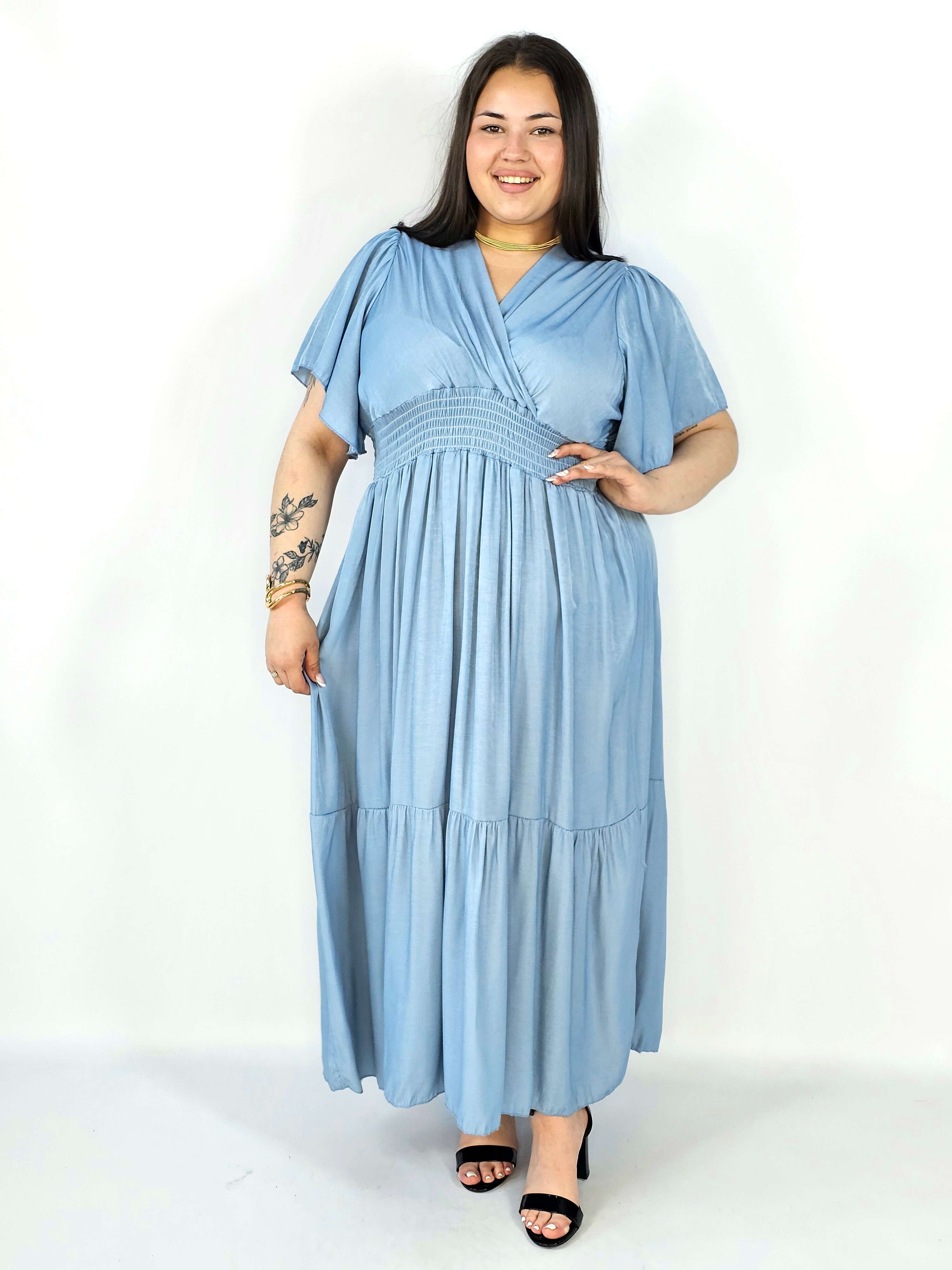 Sukienka plus size z kopertowym dekoltem i marszczeniem – lekkość i elegancja XXL Stylowa XL