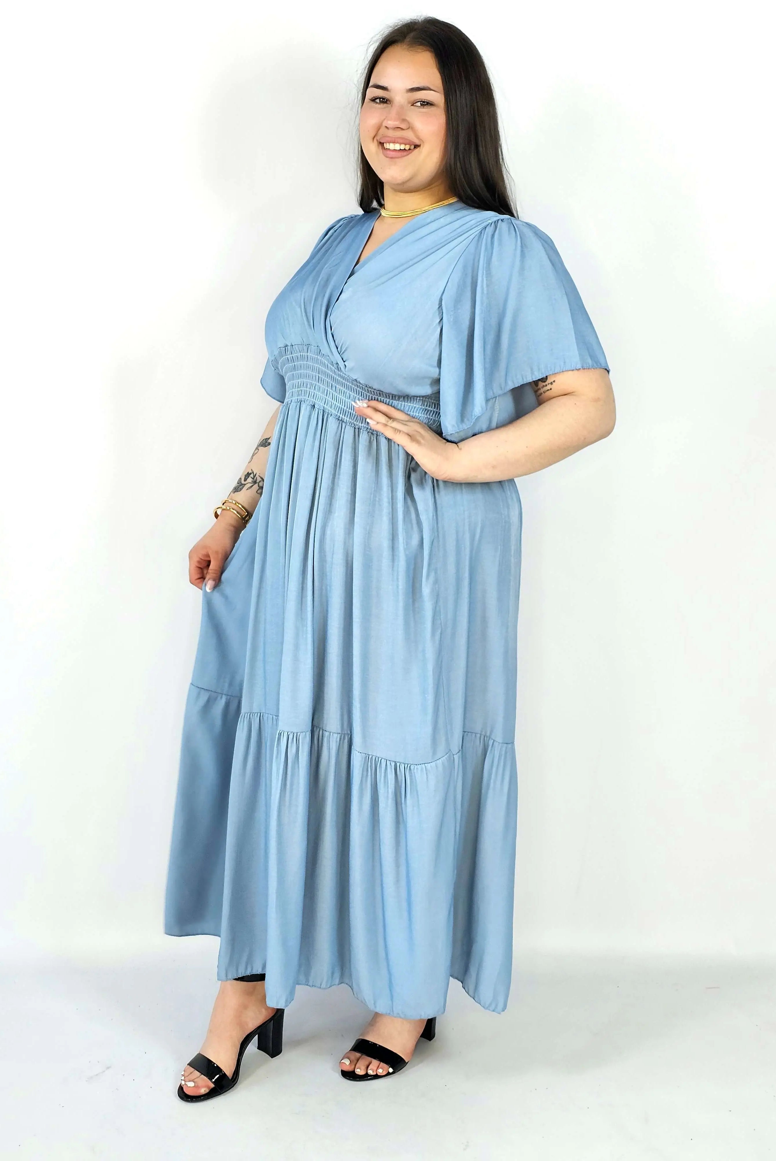 Sukienka plus size z kopertowym dekoltem i marszczeniem – lekkość i elegancja XXL Stylowa XL
