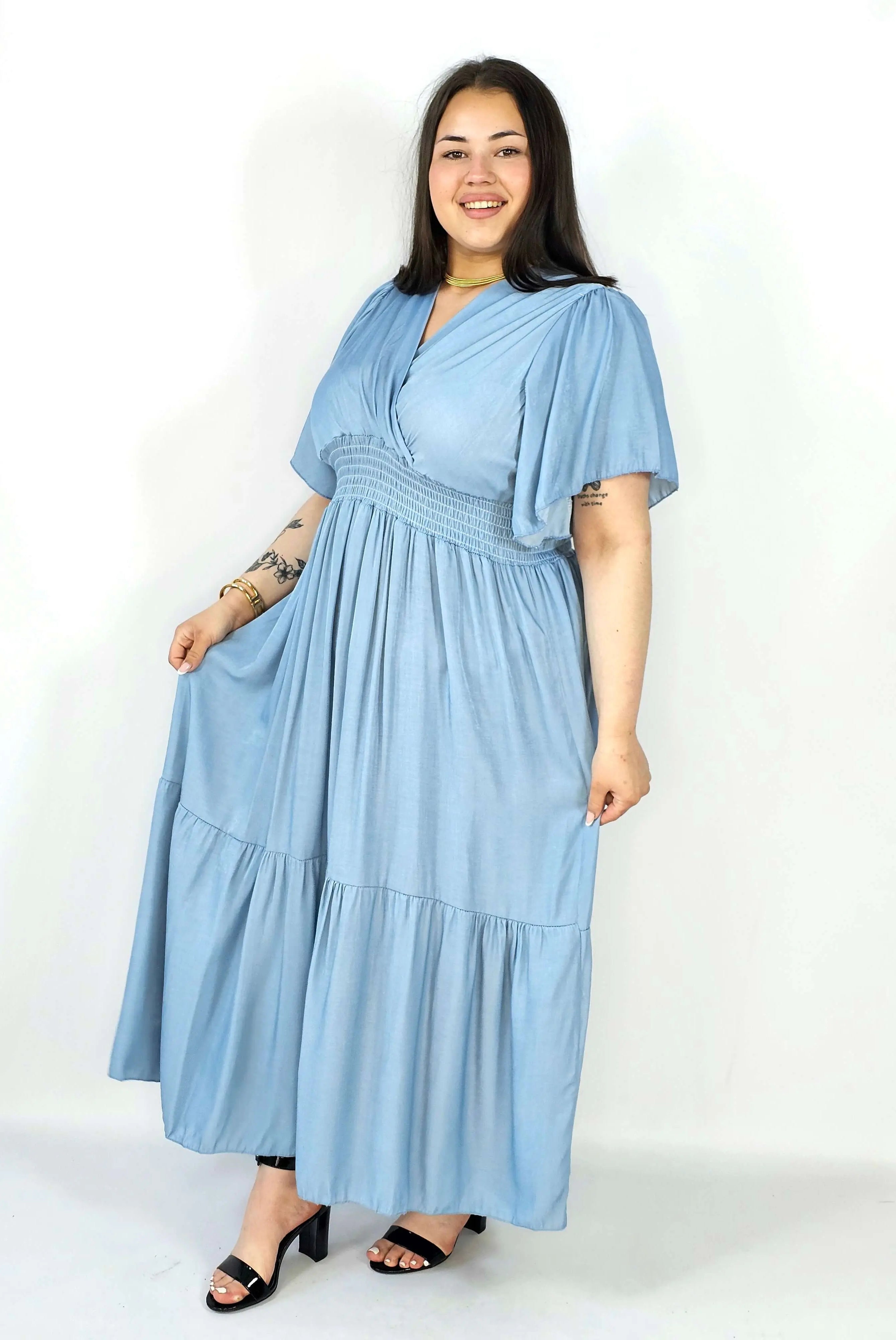 Sukienka plus size z kopertowym dekoltem i marszczeniem – lekkość i elegancja XXL Stylowa XL
