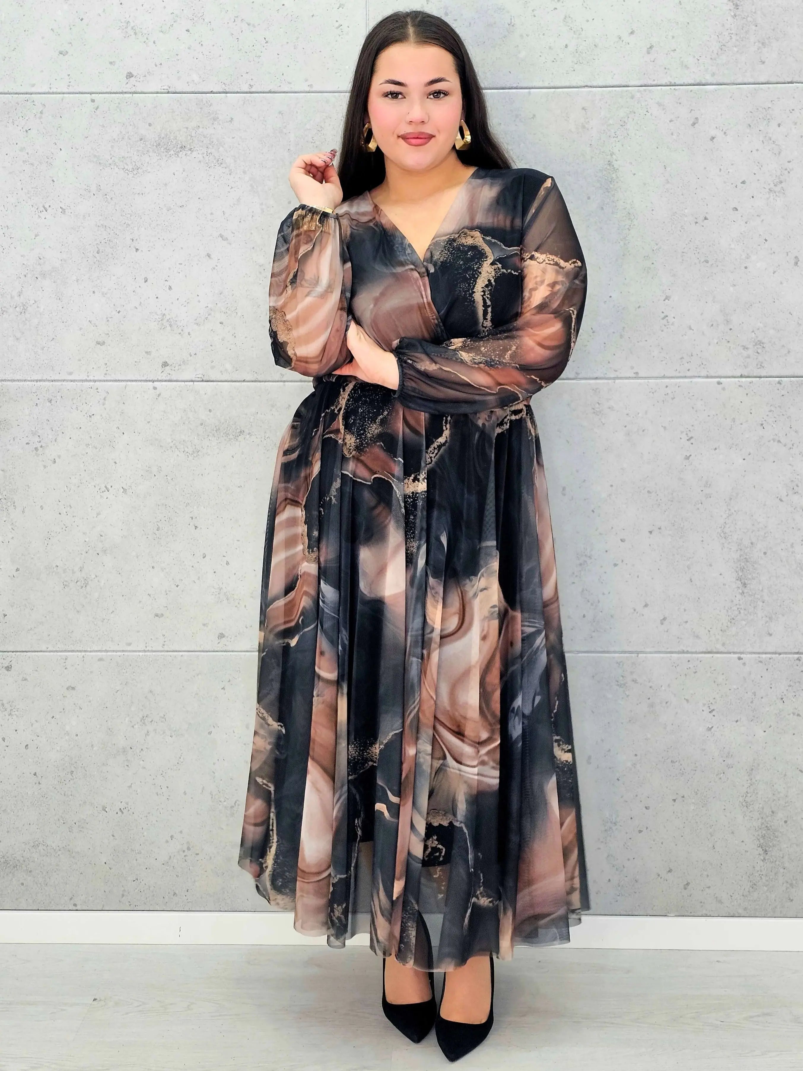 Sukienka plus size z kopertowym dekoltem i printem w odcieniach bordo i czerni – Stylowa elegancja dla kobiet XXL - Stylowa XL