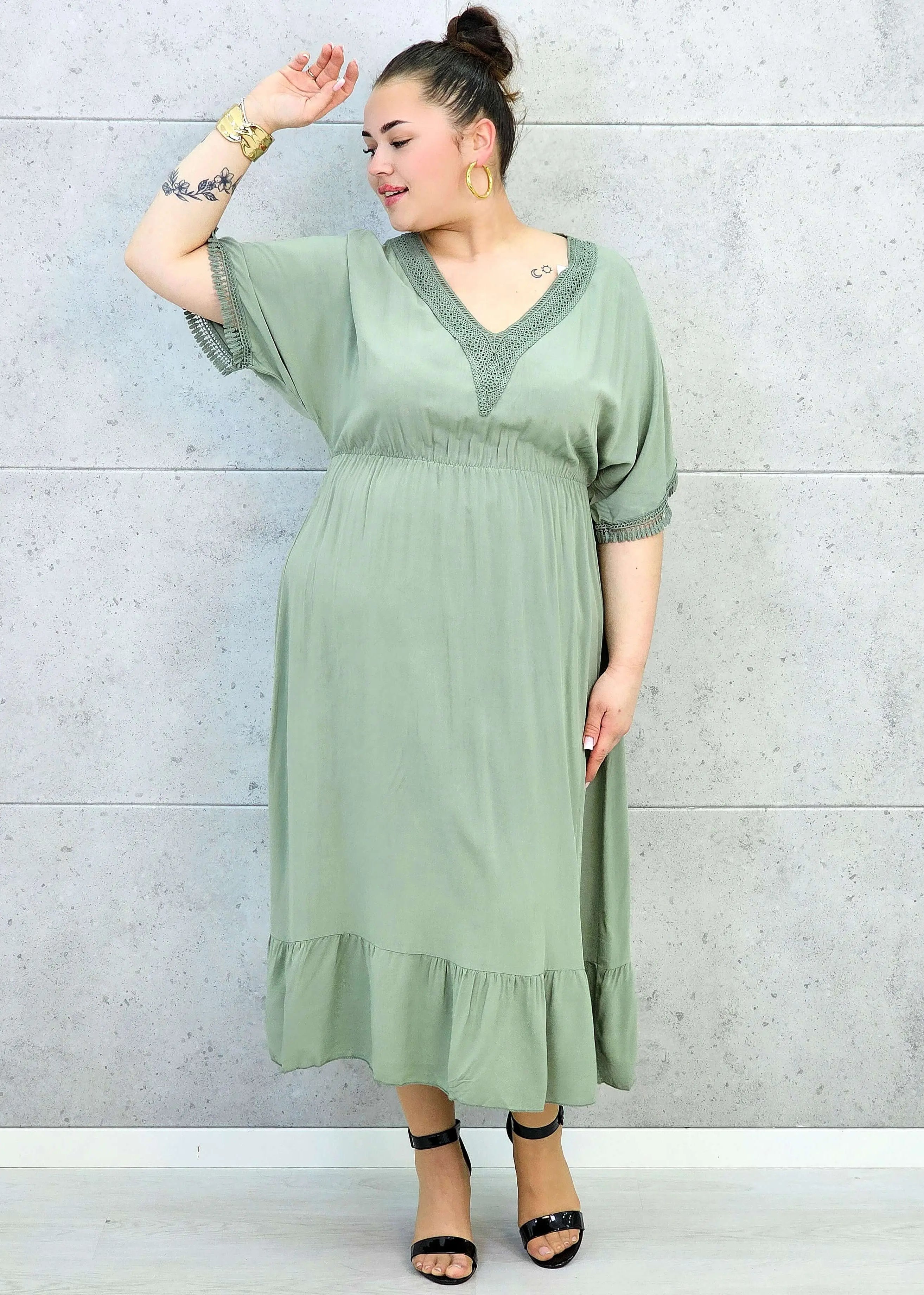 Sukienka plus size z lekkiej tkaniny – kobiecy fason dla sylwetki XXL Stylowa XL