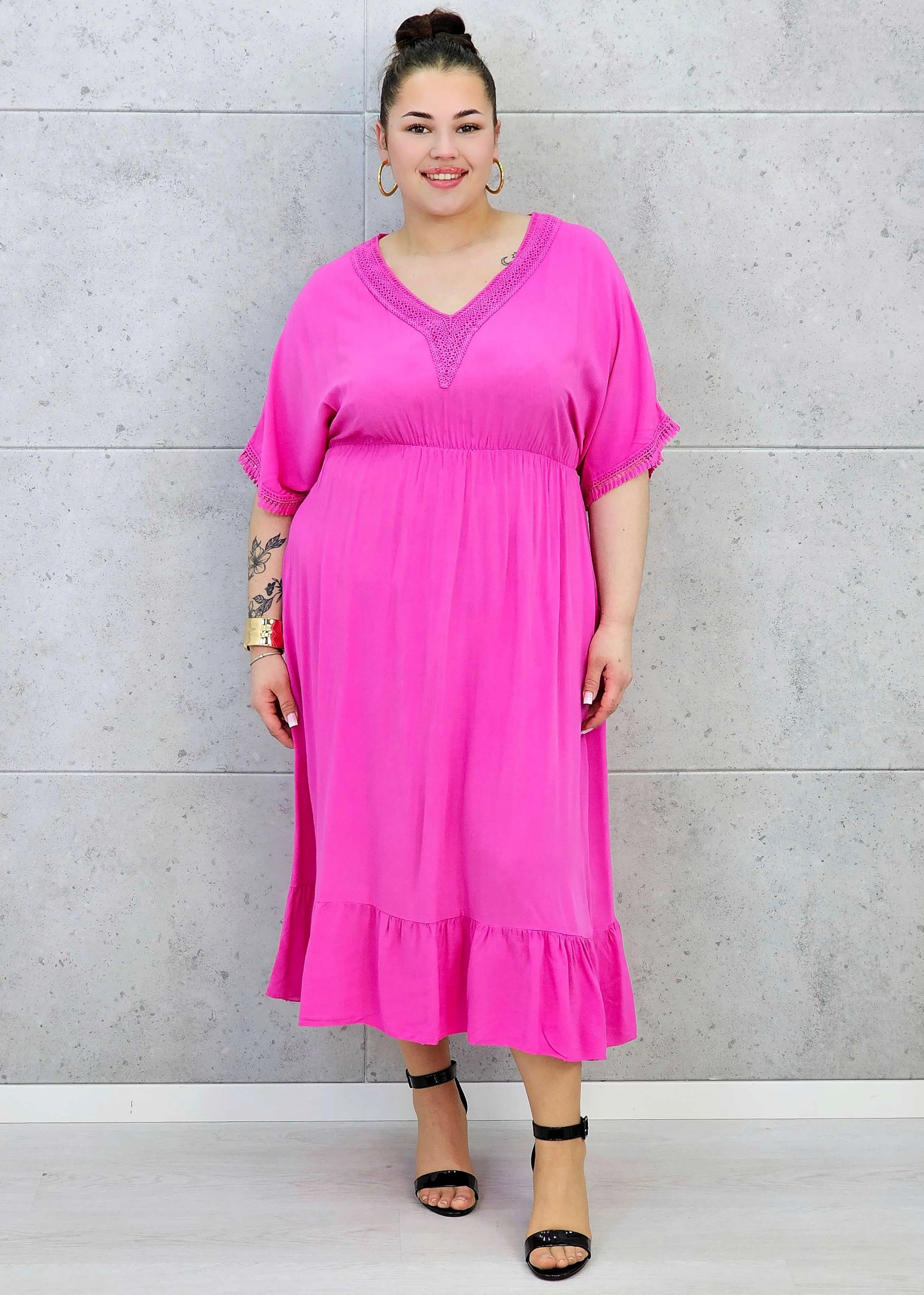 Sukienka plus size z lekkiej tkaniny – kobiecy fason dla sylwetki XXL Stylowa XL