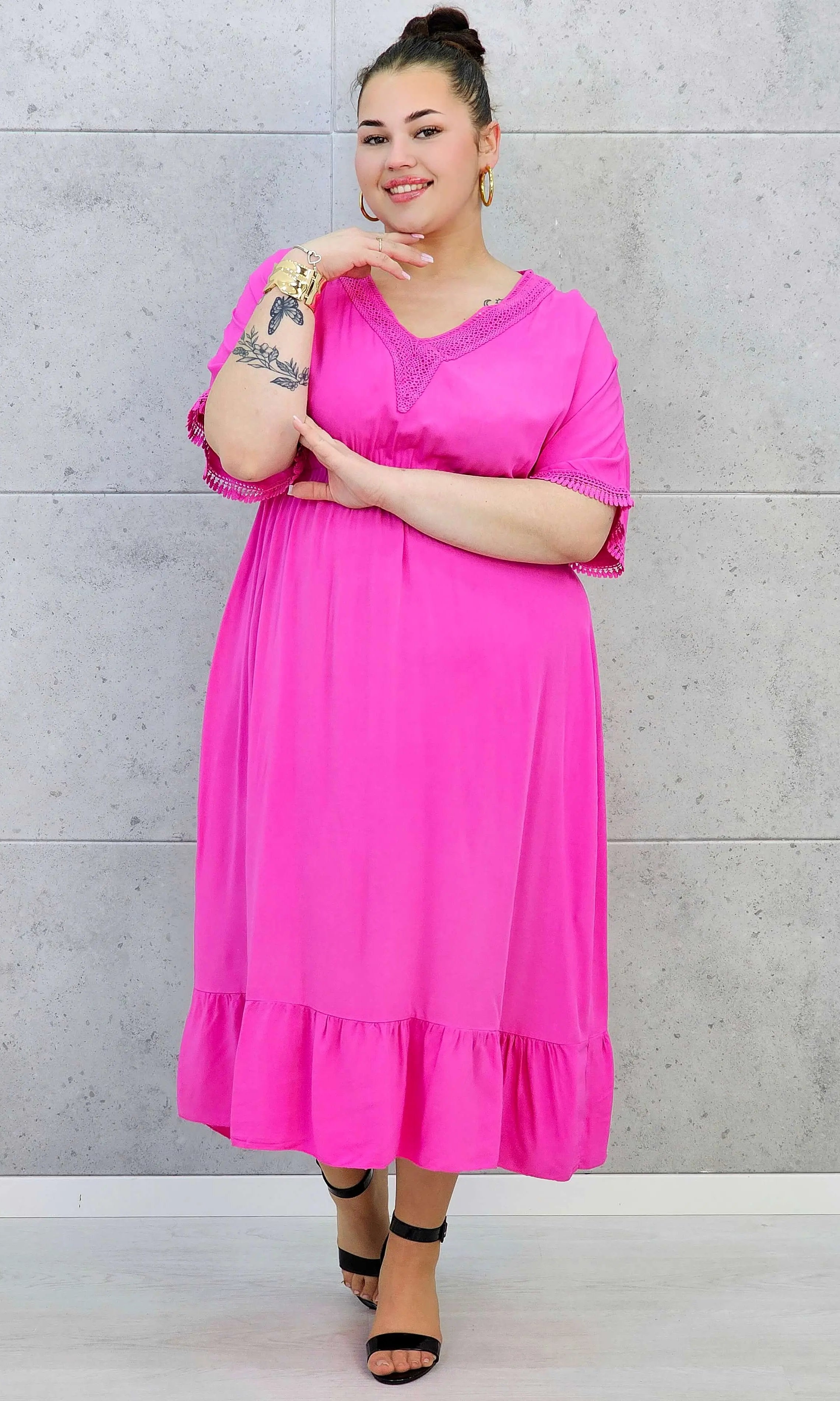 Sukienka plus size z lekkiej tkaniny – kobiecy fason dla sylwetki XXL Stylowa XL