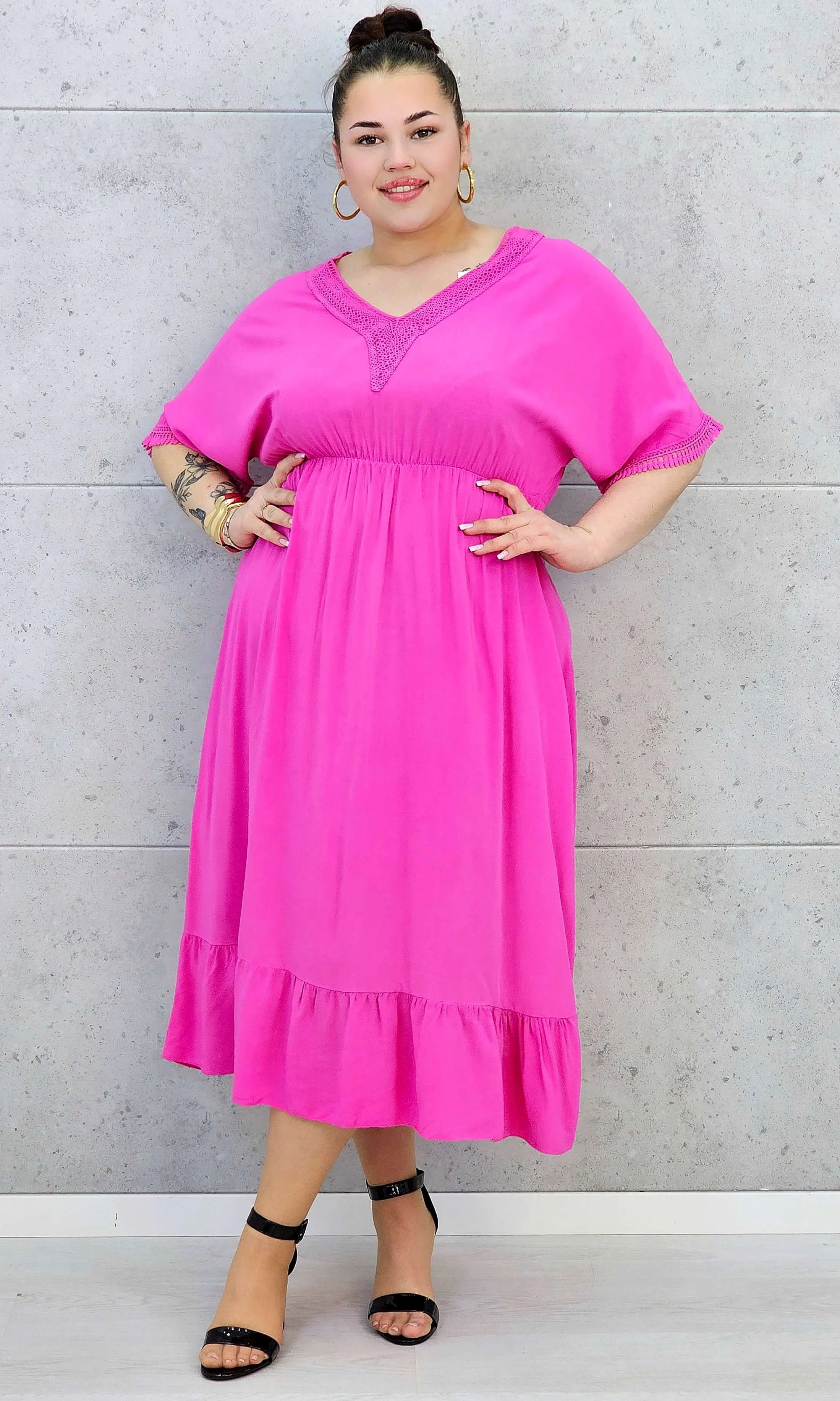 Sukienka plus size z lekkiej tkaniny – kobiecy fason dla sylwetki XXL Stylowa XL