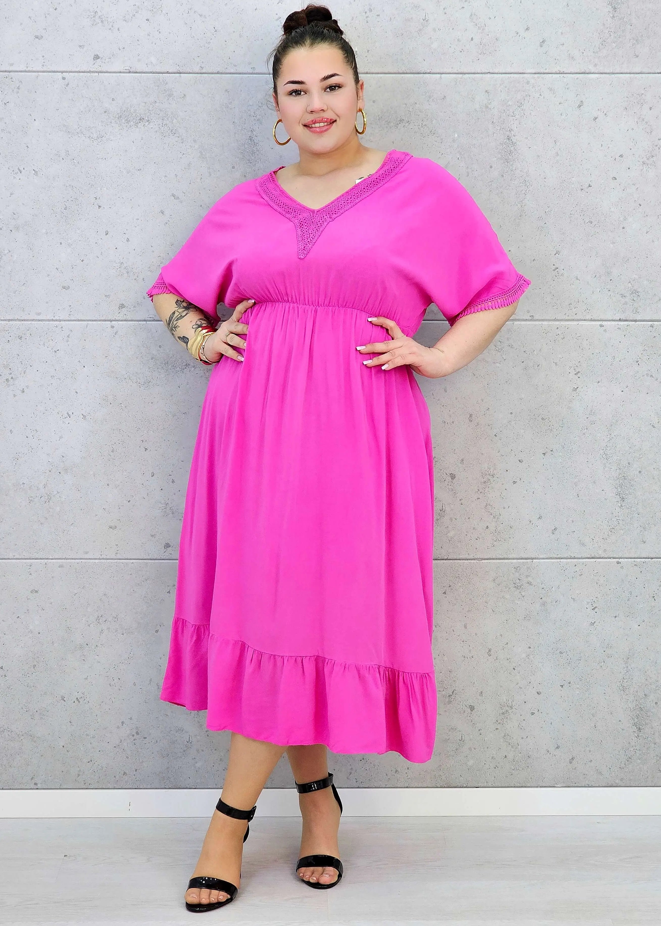 Sukienka plus size z lekkiej tkaniny – kobiecy fason dla sylwetki XXL Stylowa XL