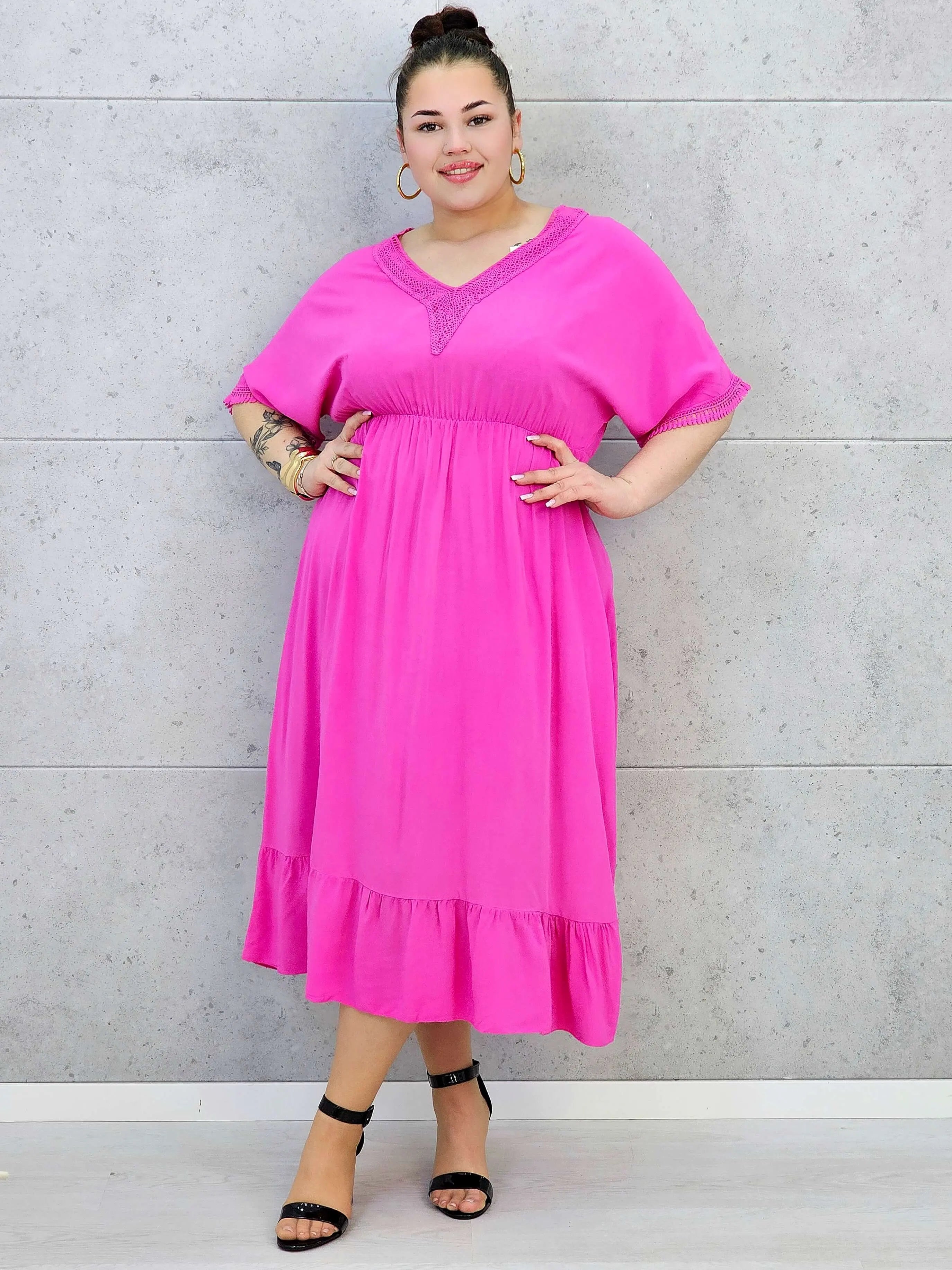 Sukienka plus size z lekkiej tkaniny – kobiecy fason dla sylwetki XXL Stylowa XL