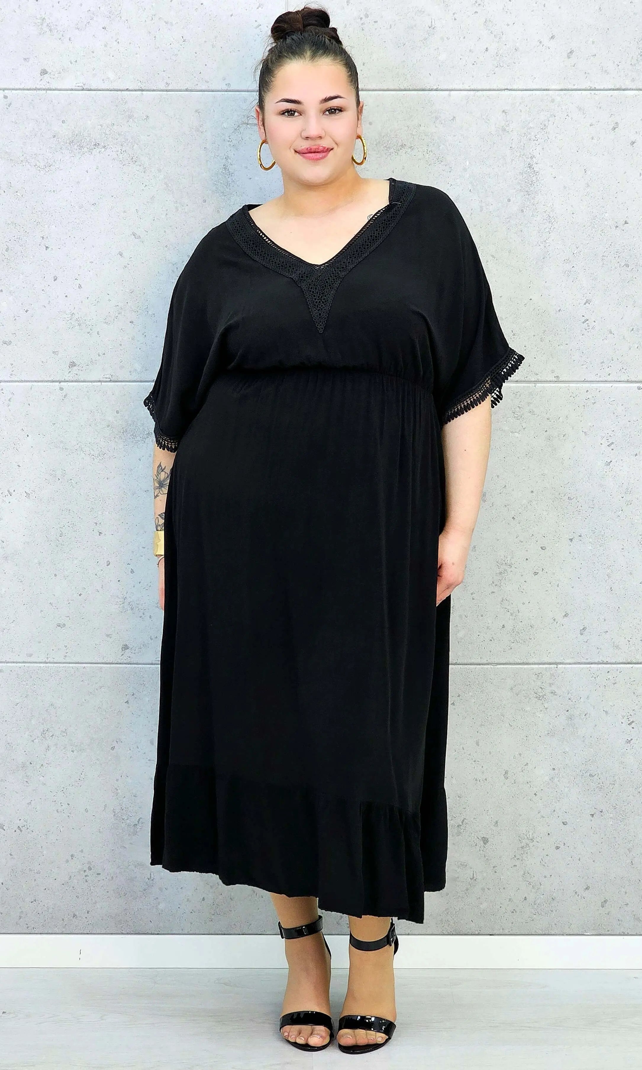 Sukienka plus size z lekkiej tkaniny – kobiecy fason dla sylwetki XXL Stylowa XL