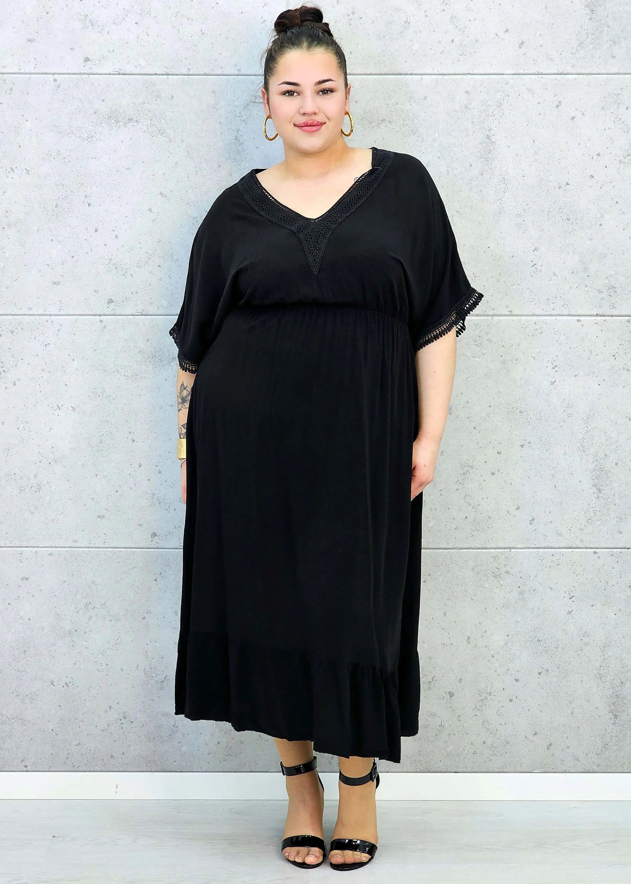 Sukienka plus size z lekkiej tkaniny – kobiecy fason dla sylwetki XXL Stylowa XL