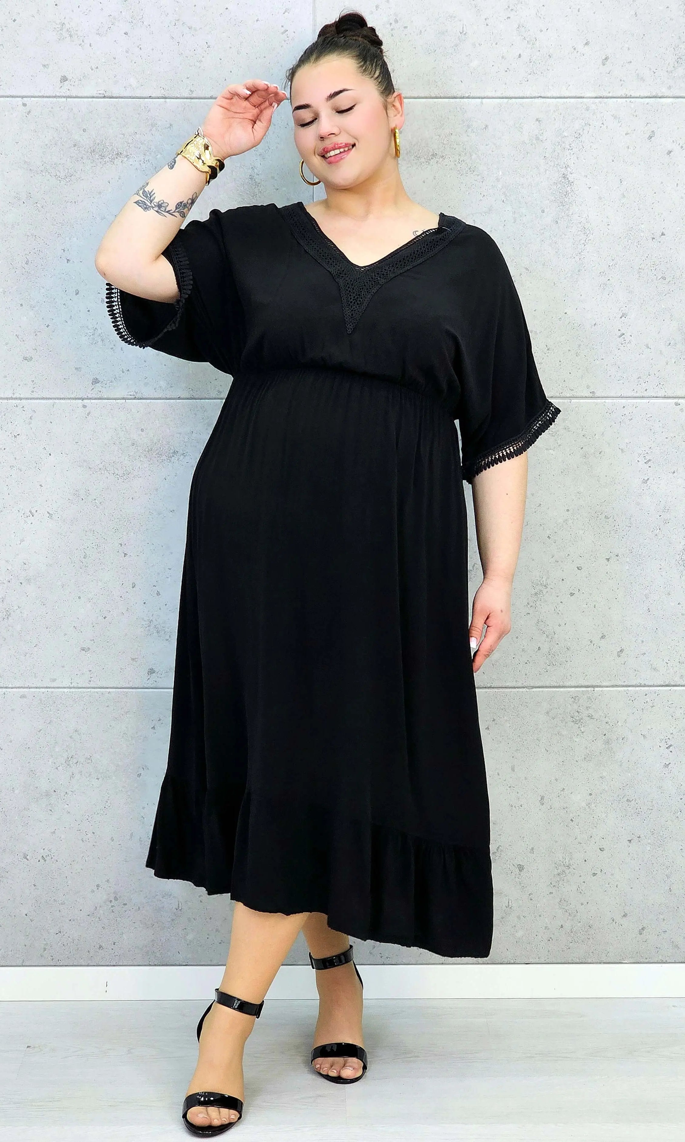 Sukienka plus size z lekkiej tkaniny – kobiecy fason dla sylwetki XXL Stylowa XL