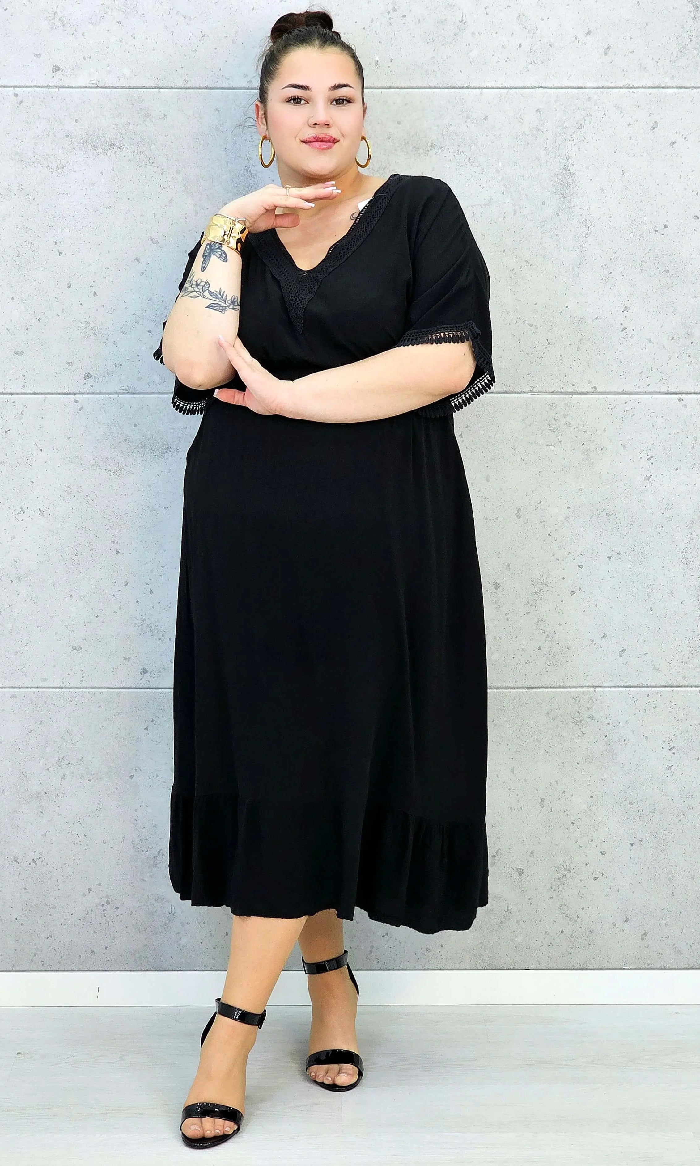 Sukienka plus size z lekkiej tkaniny – kobiecy fason dla sylwetki XXL Stylowa XL