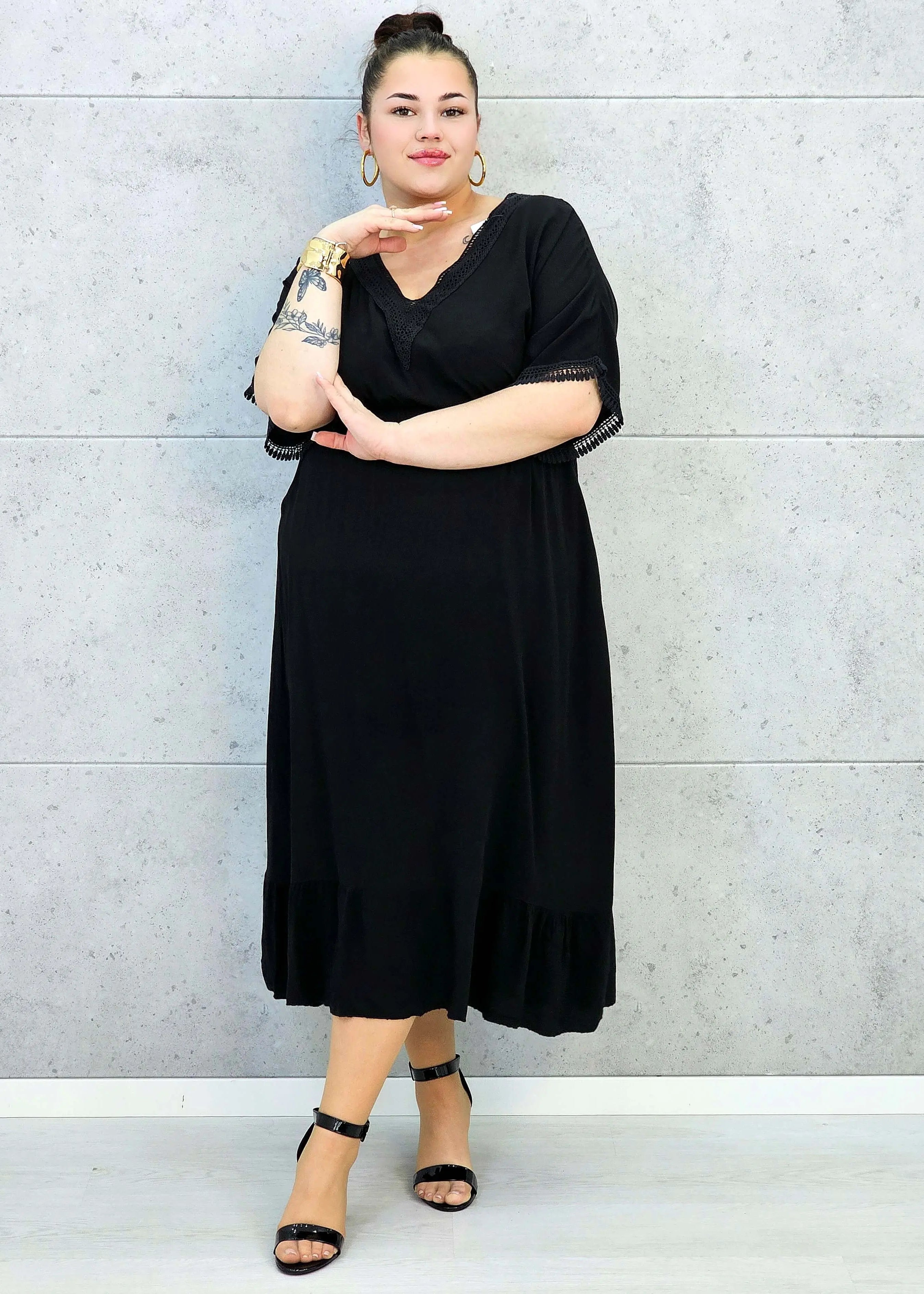 Sukienka plus size z lekkiej tkaniny – kobiecy fason dla sylwetki XXL Stylowa XL