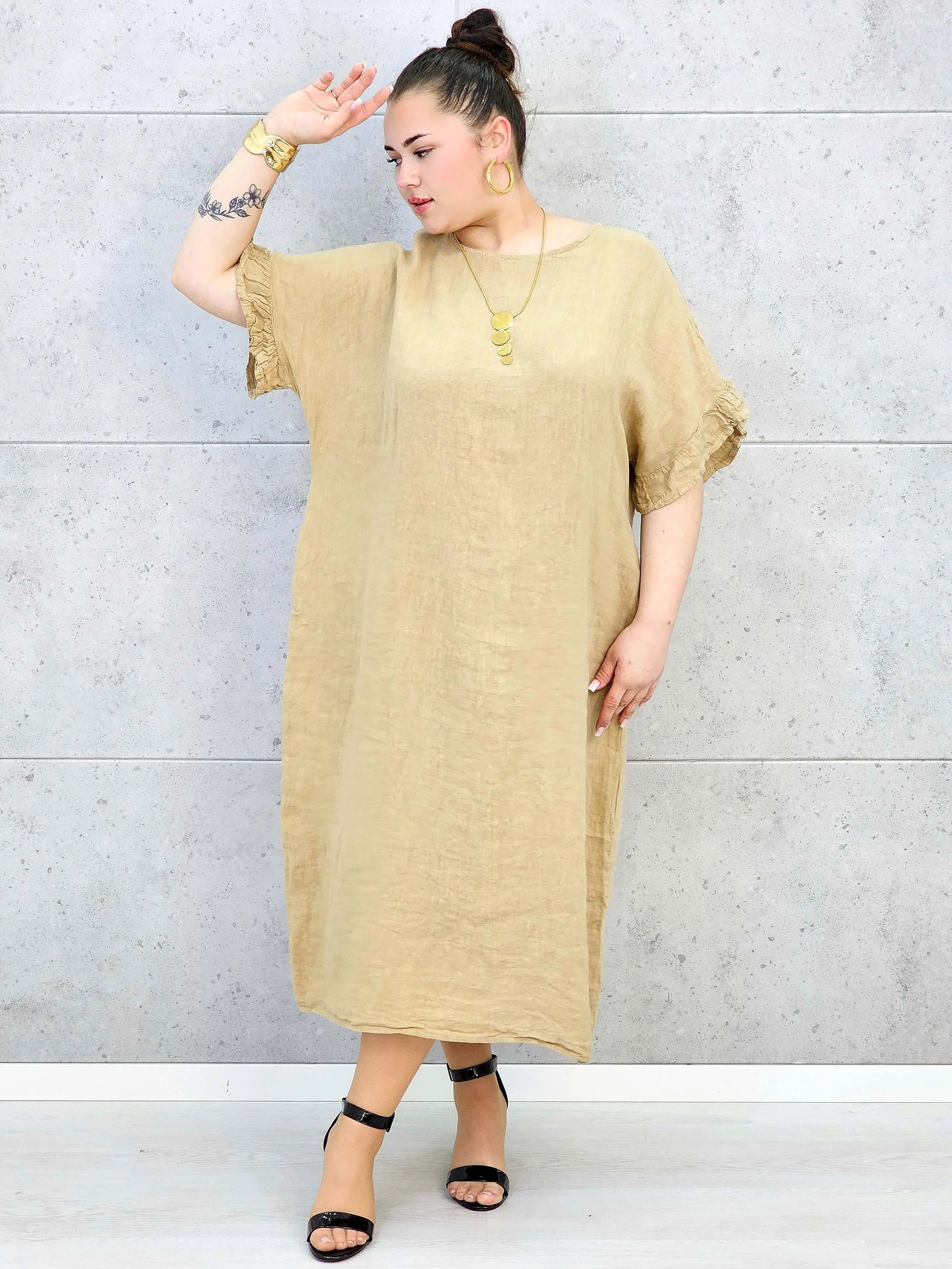Sukienka plus size z luźnym fasonem i efektownym wiązaniem na plecach Stylowa XL