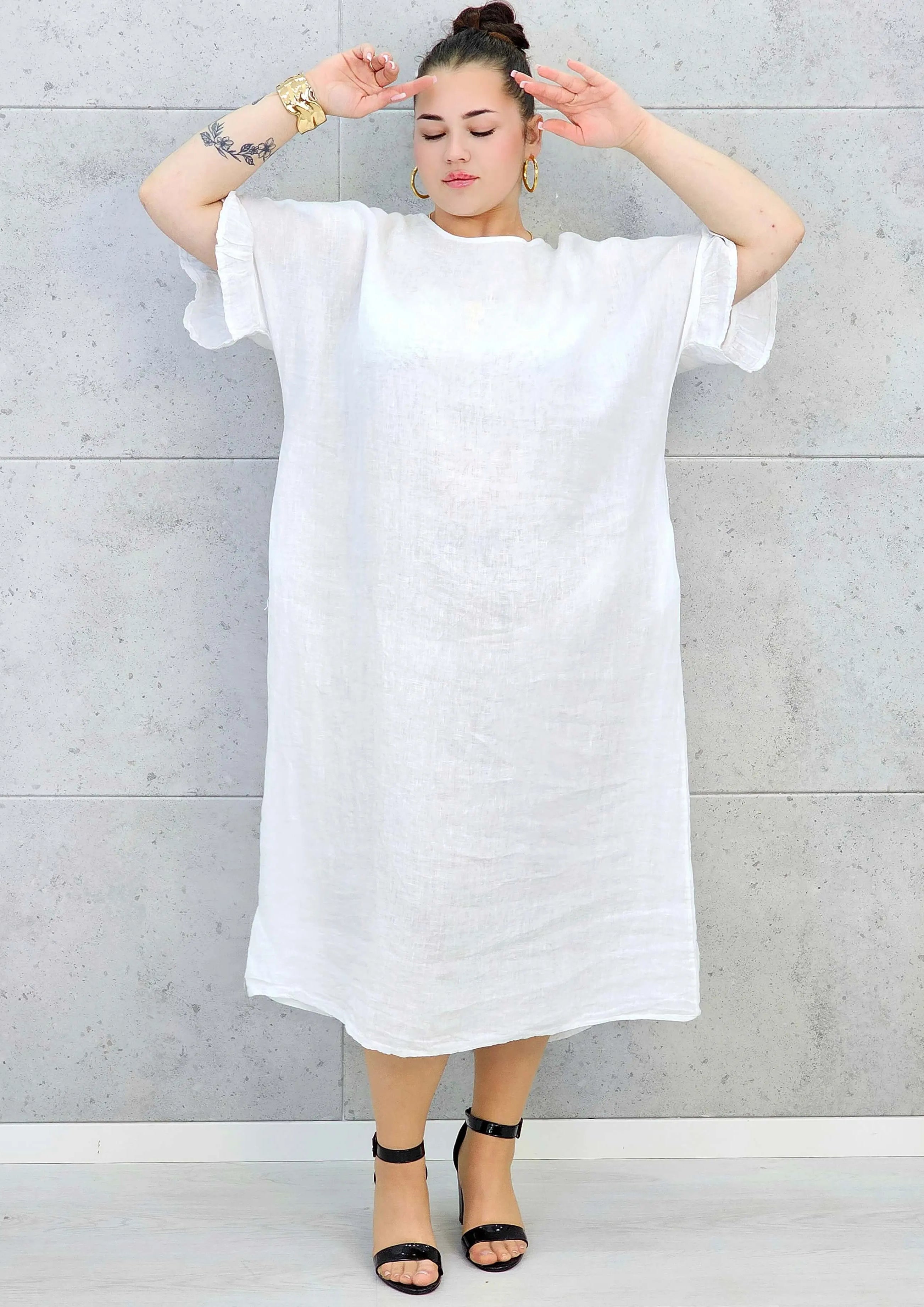 Sukienka plus size z luźnym fasonem i efektownym wiązaniem na plecach Stylowa XL