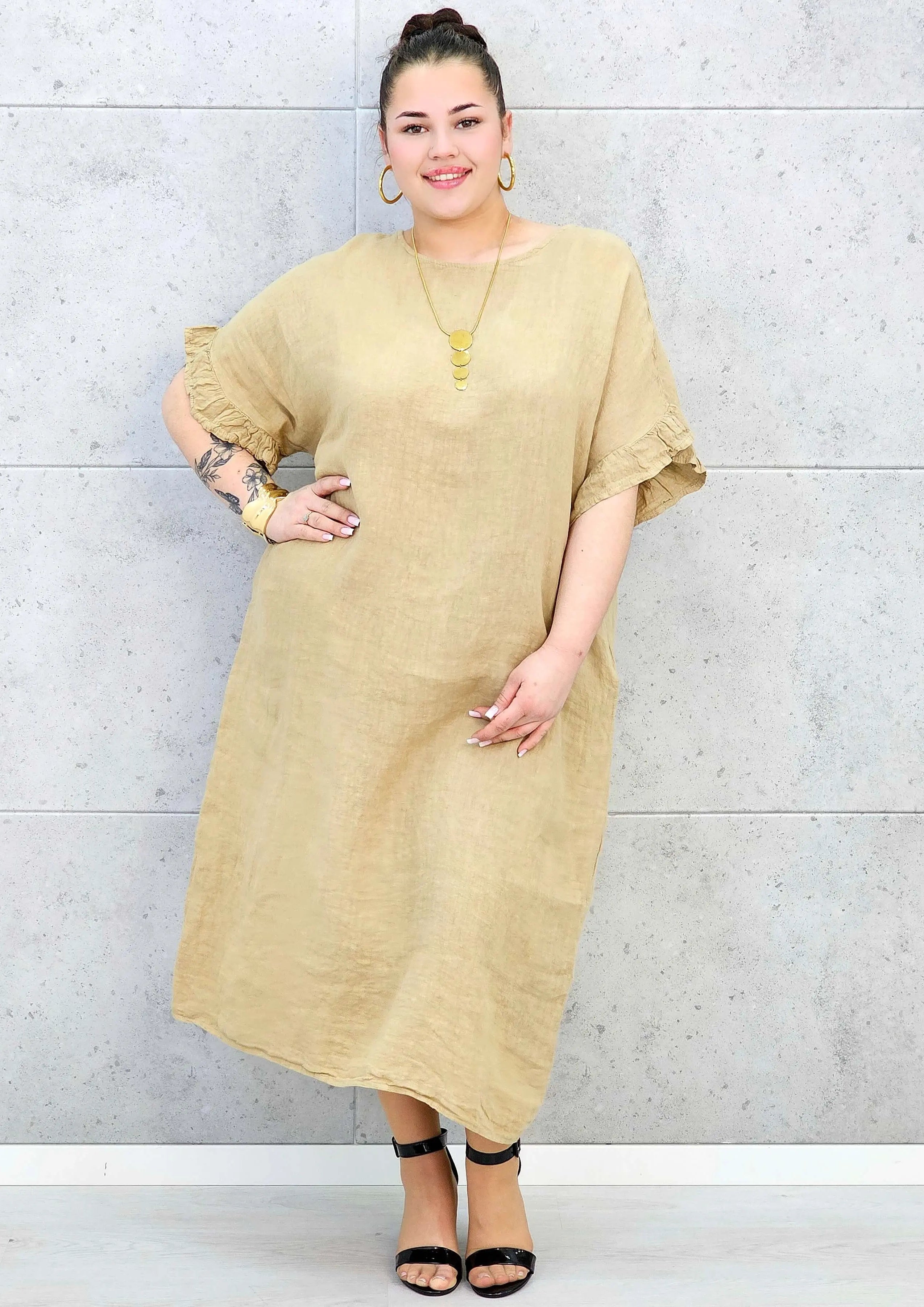 Sukienka plus size z luźnym fasonem i efektownym wiązaniem na plecach Stylowa XL