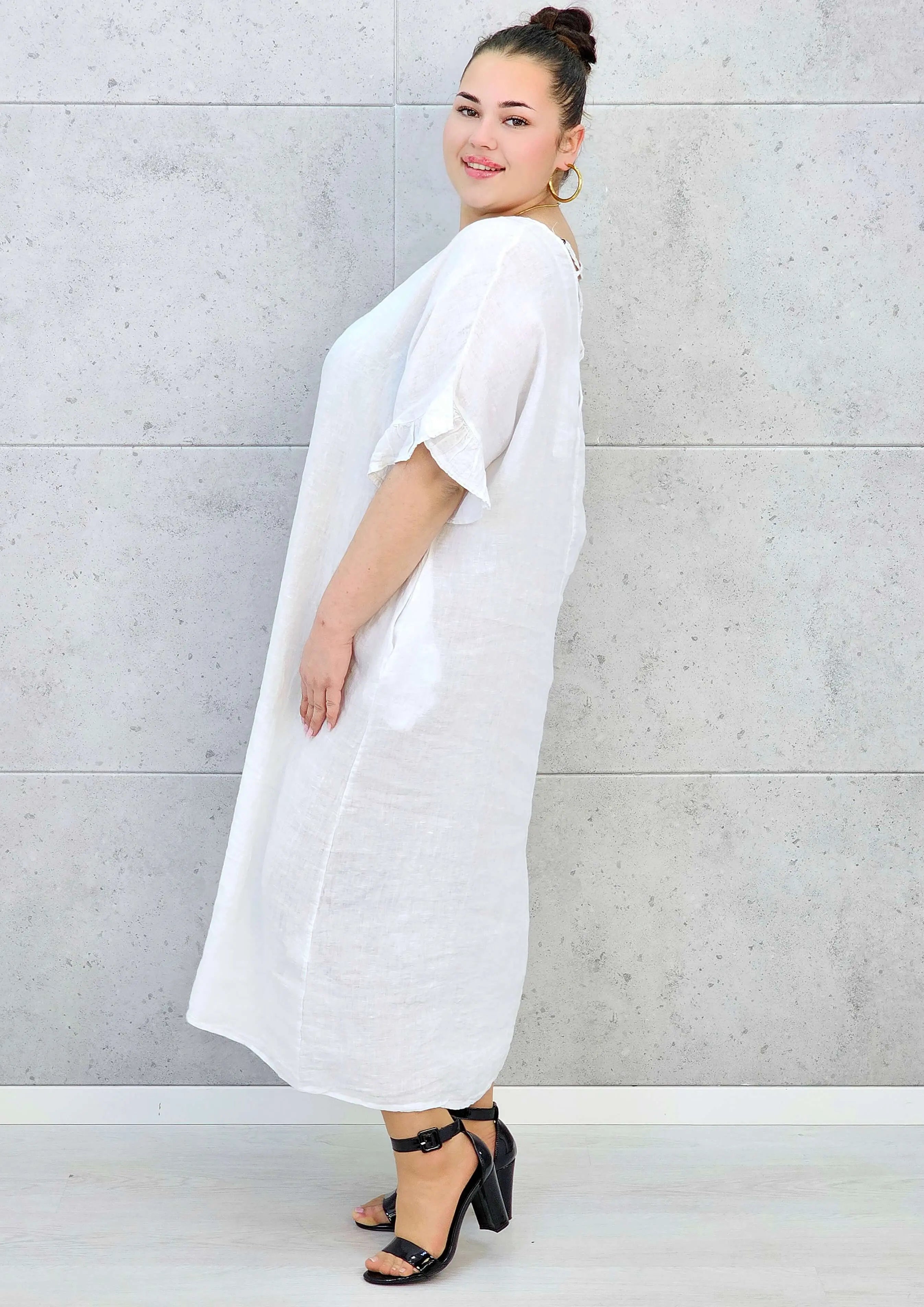 Sukienka plus size z luźnym fasonem i efektownym wiązaniem na plecach Stylowa XL