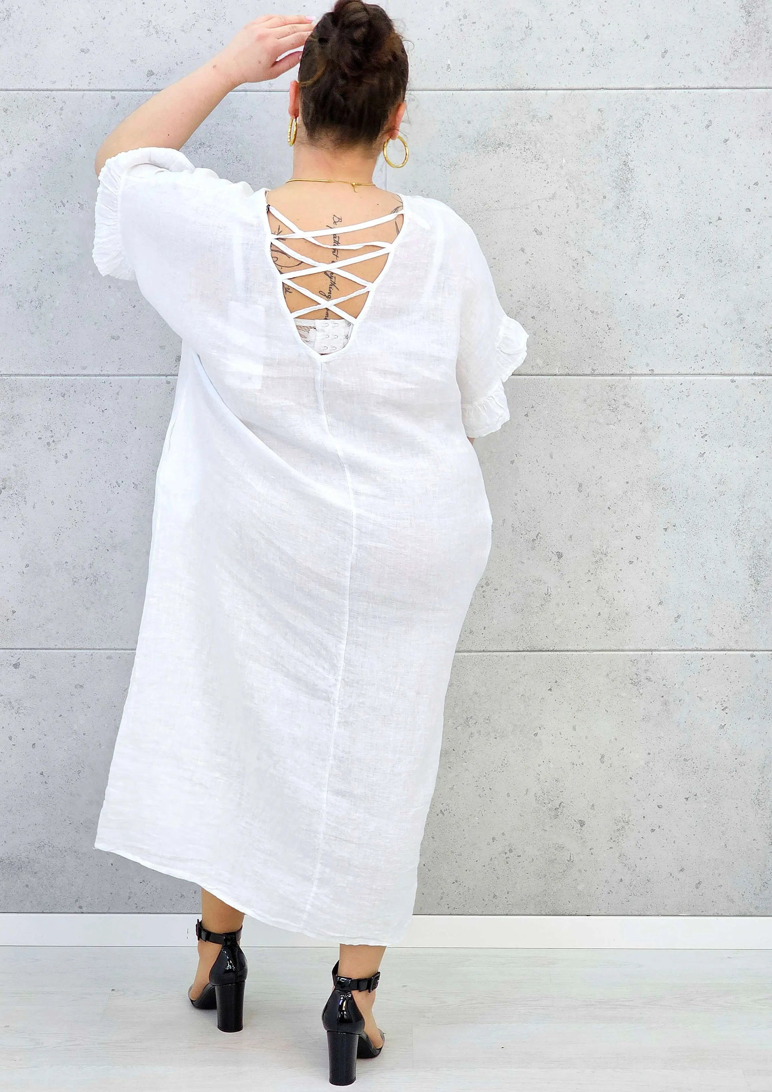 Sukienka plus size z luźnym fasonem i efektownym wiązaniem na plecach Stylowa XL