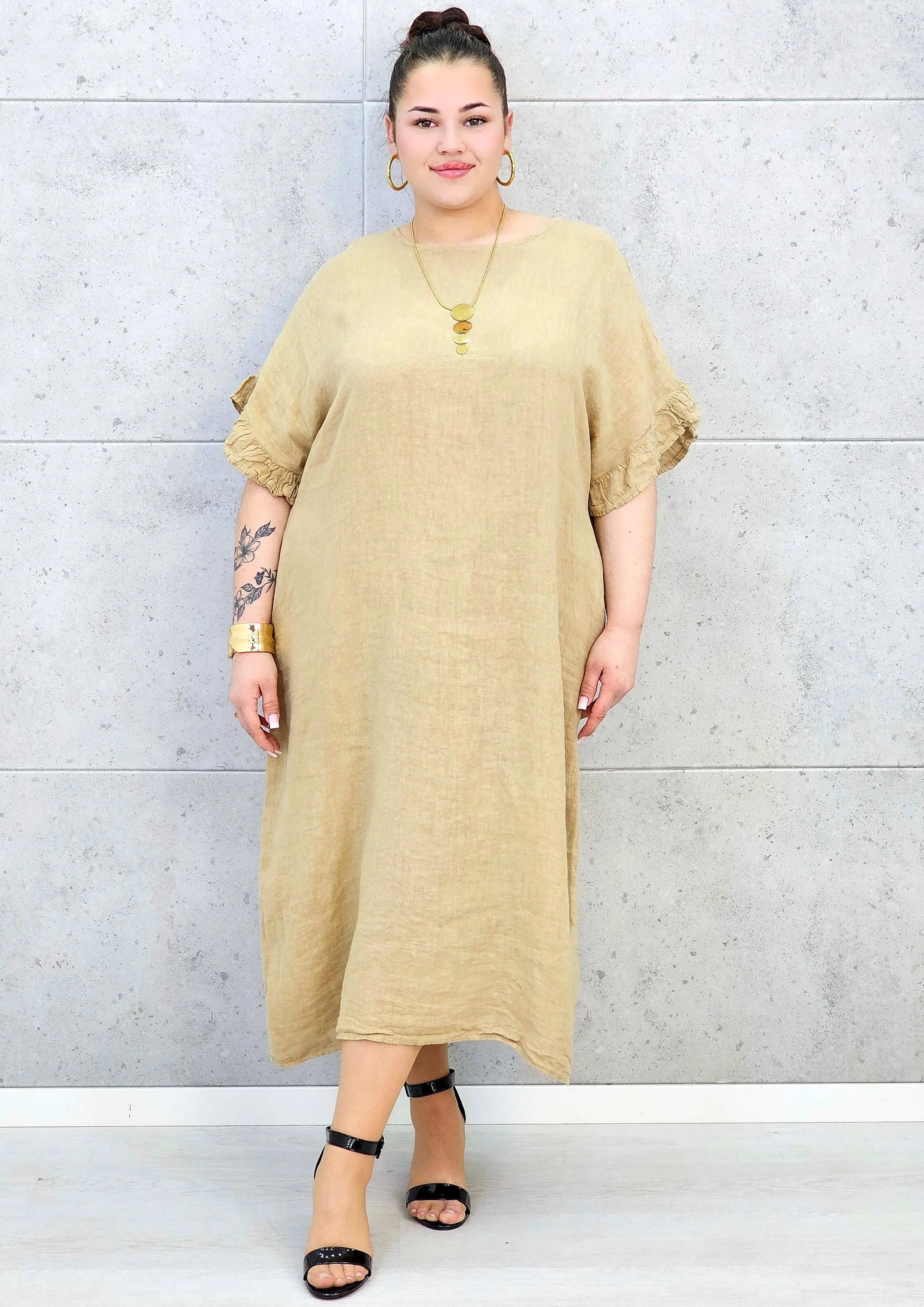 Sukienka plus size z luźnym fasonem i efektownym wiązaniem na plecach Stylowa XL