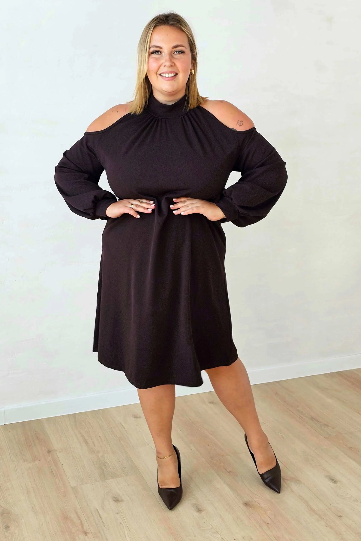 Sukienka plus size z odkrytymi ramionami Stylowa XL