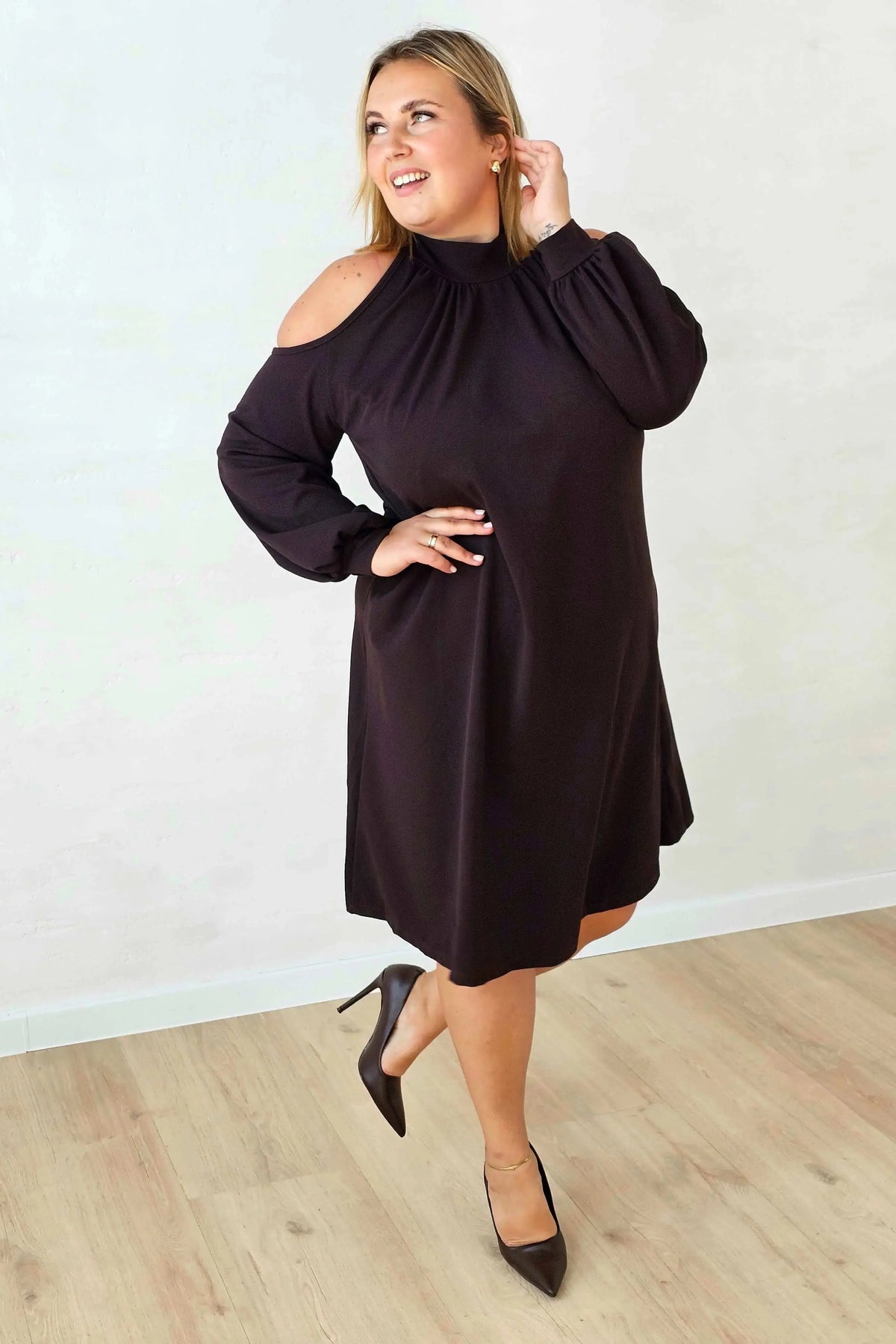 Sukienka plus size z odkrytymi ramionami Stylowa XL