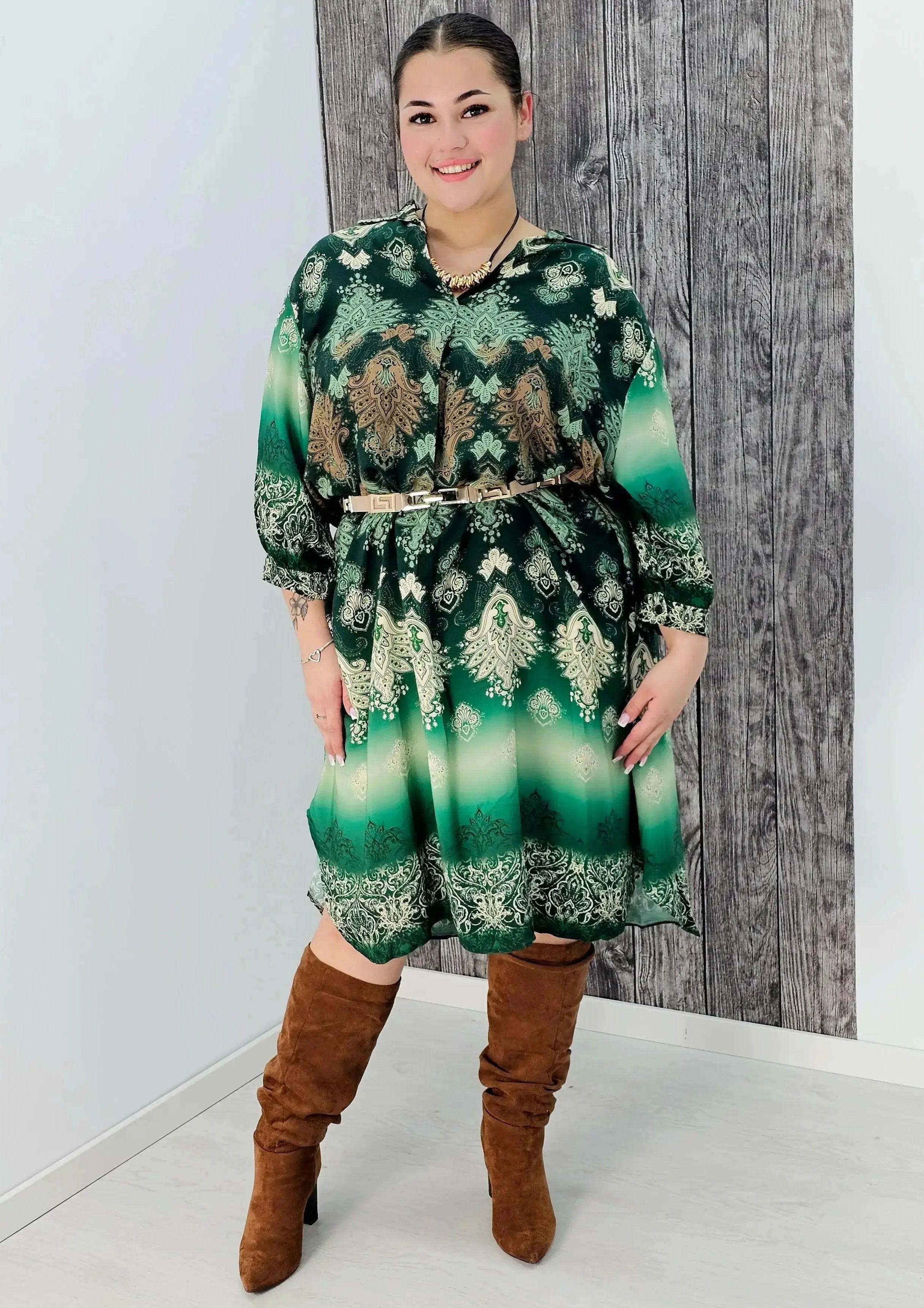 Sukienka plus size z orientalnym wzorem – elegancja i lekkość XXL Stylowa XL