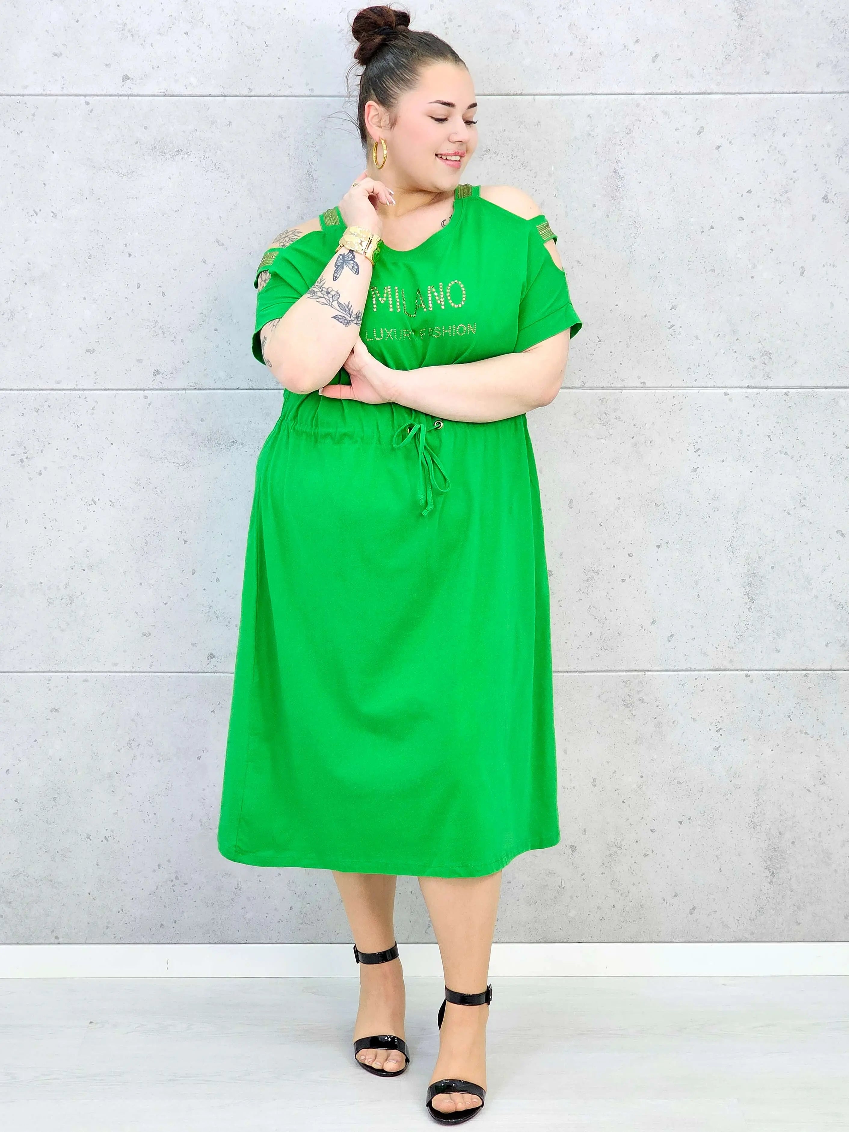 Sukienka plus size z regulacją w pasie i dekoracyjnymi wycięciami Stylowa XL