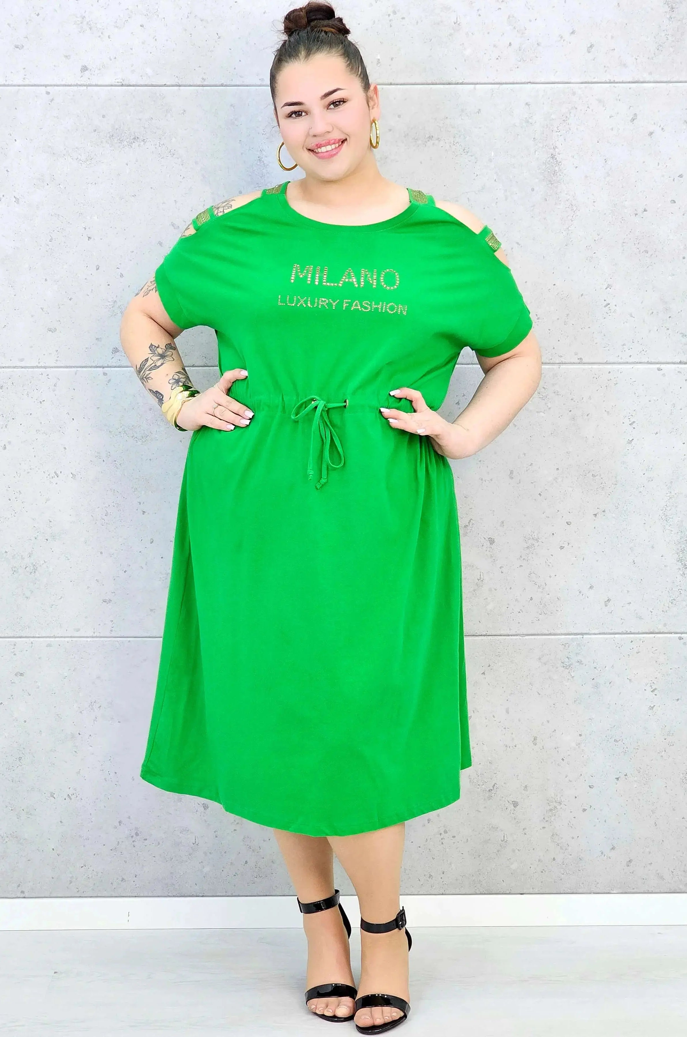 Sukienka plus size z regulacją w pasie i dekoracyjnymi wycięciami Stylowa XL