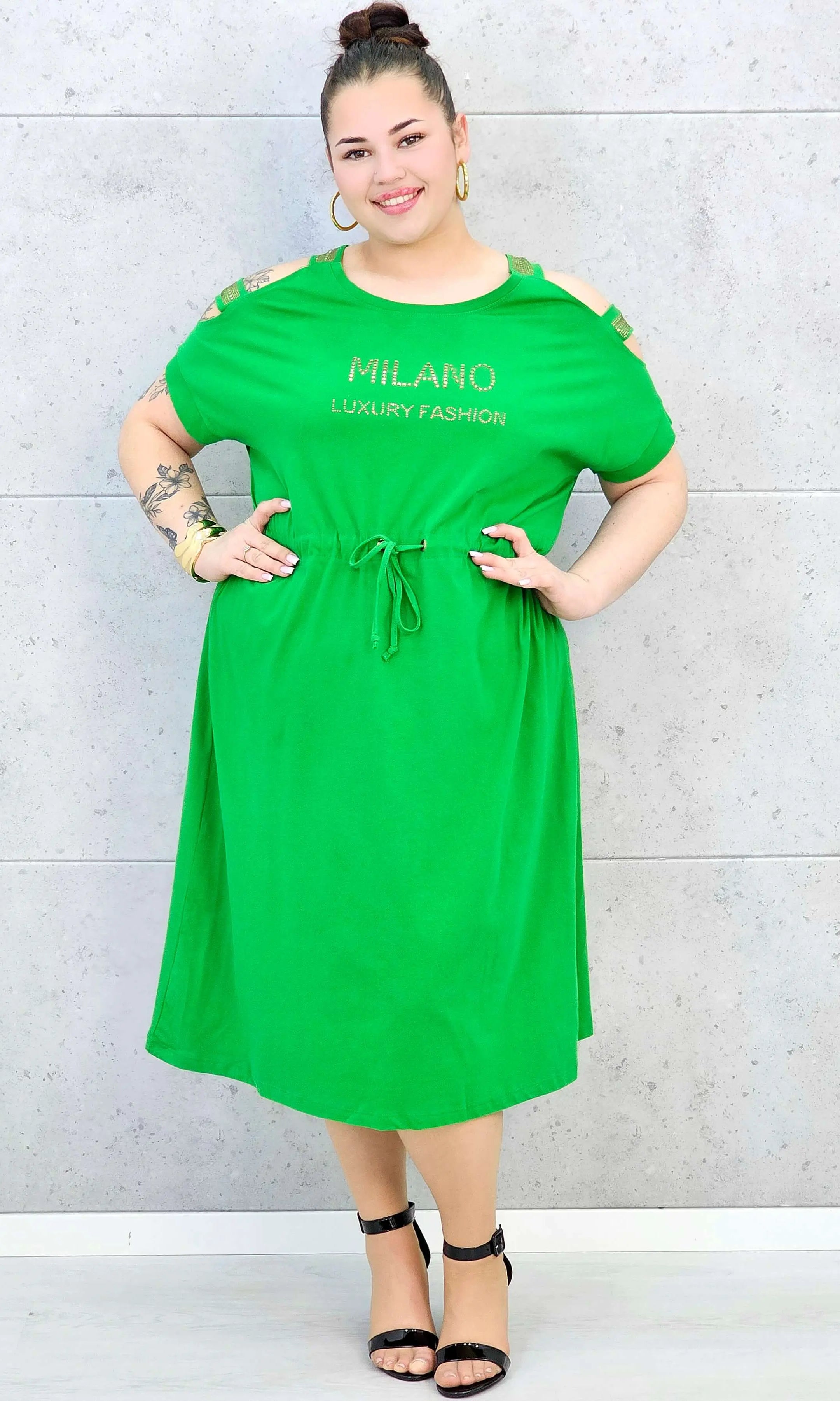 Sukienka plus size z regulacją w pasie i dekoracyjnymi wycięciami Stylowa XL