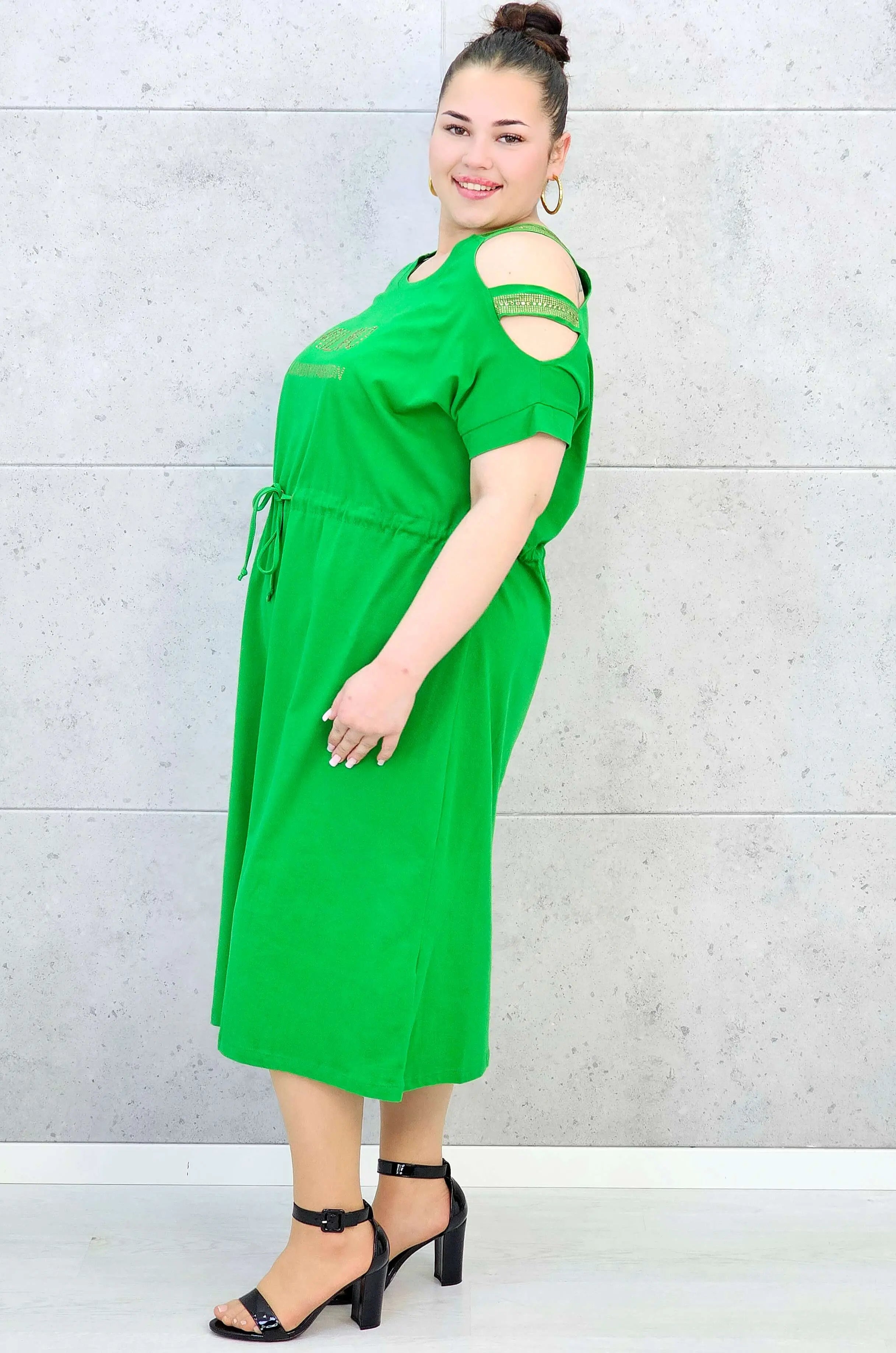 Sukienka plus size z regulacją w pasie i dekoracyjnymi wycięciami Stylowa XL