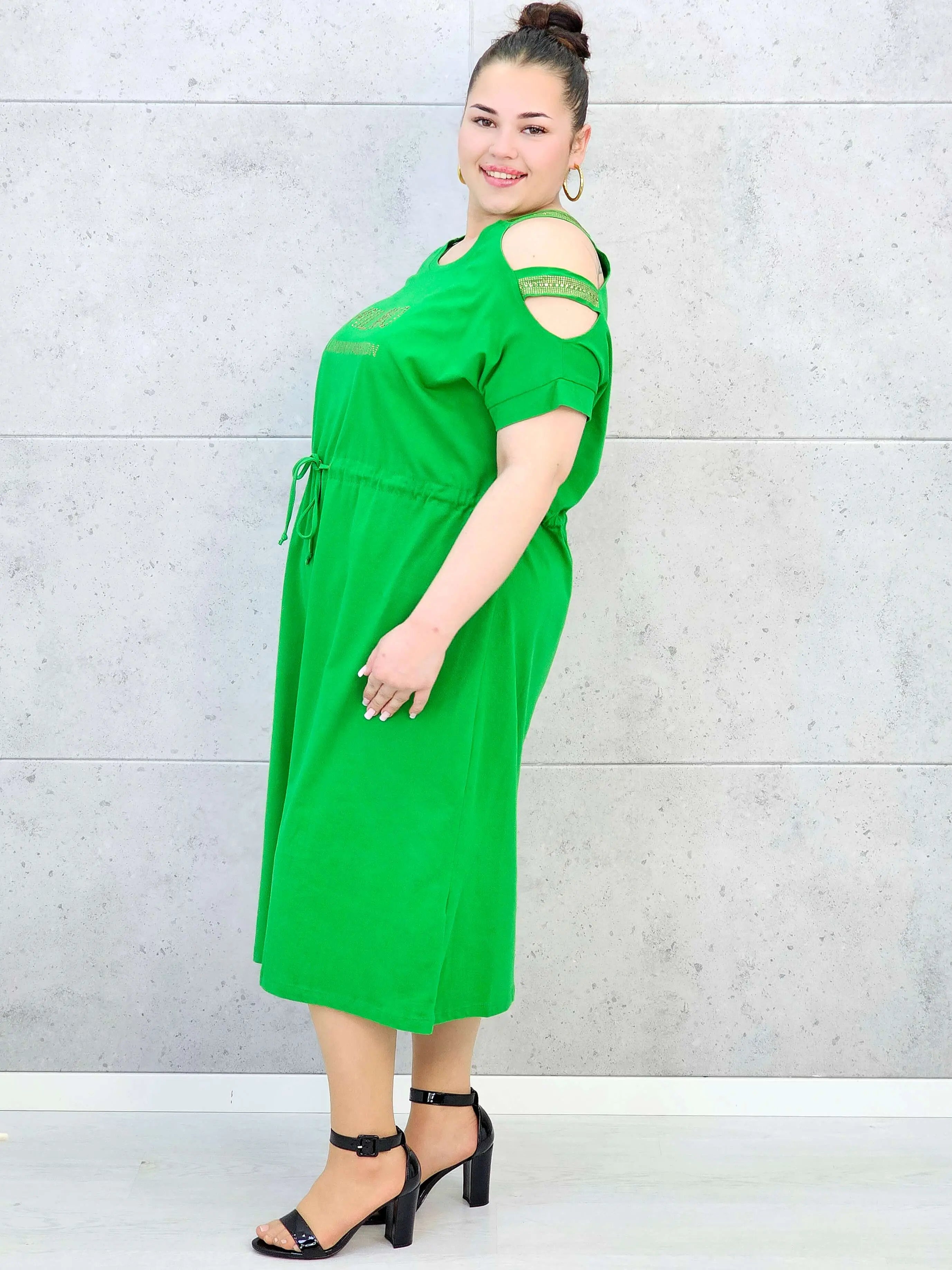 Sukienka plus size z regulacją w pasie i dekoracyjnymi wycięciami Stylowa XL