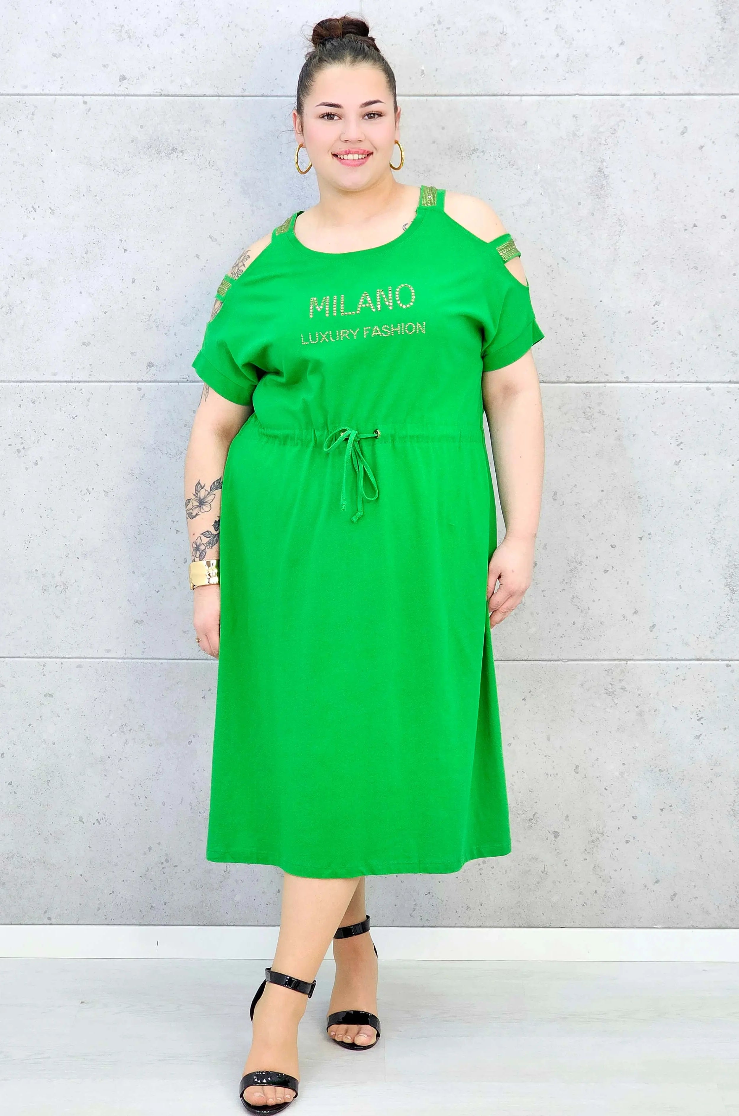 Sukienka plus size z regulacją w pasie i dekoracyjnymi wycięciami Stylowa XL