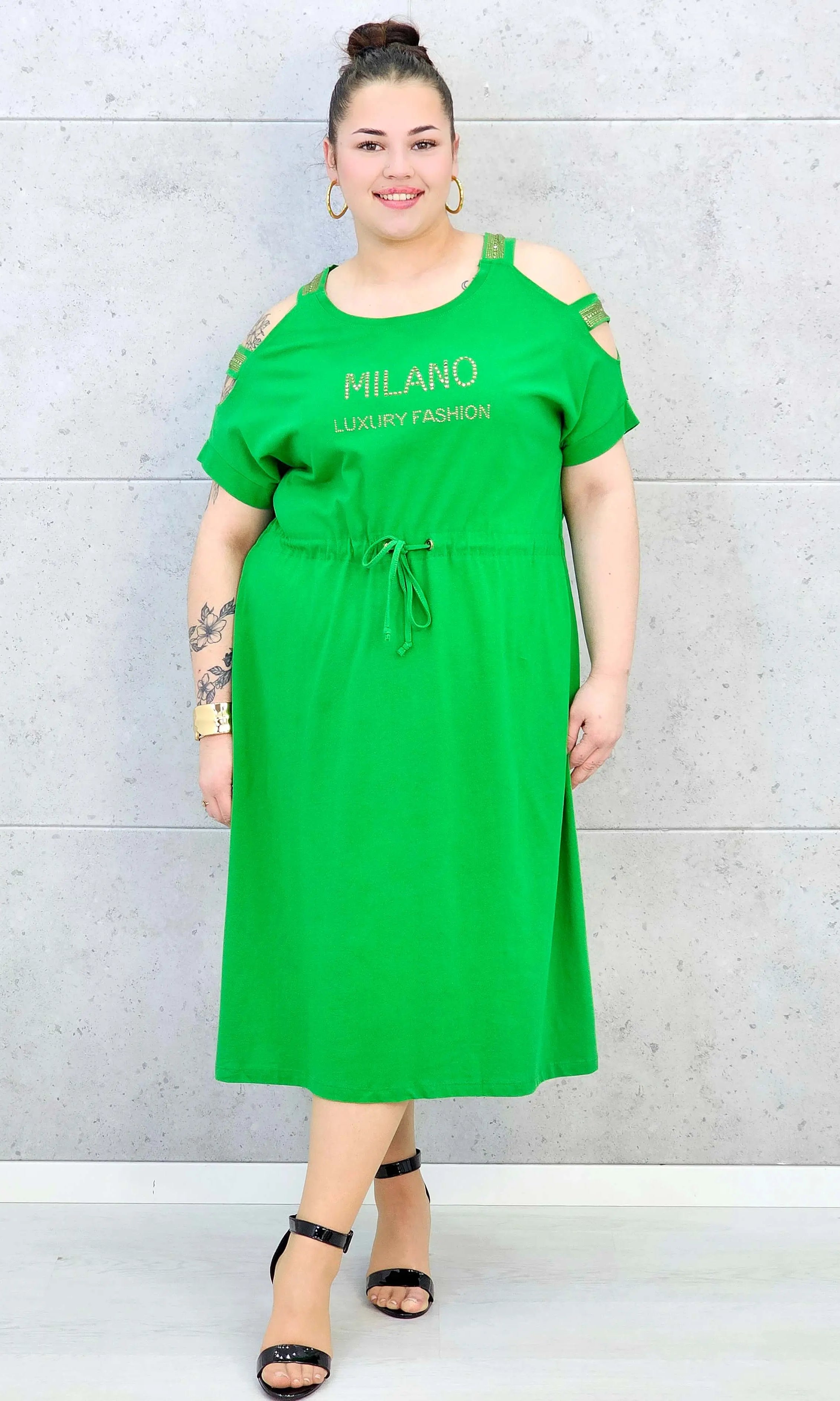 Sukienka plus size z regulacją w pasie i dekoracyjnymi wycięciami Stylowa XL