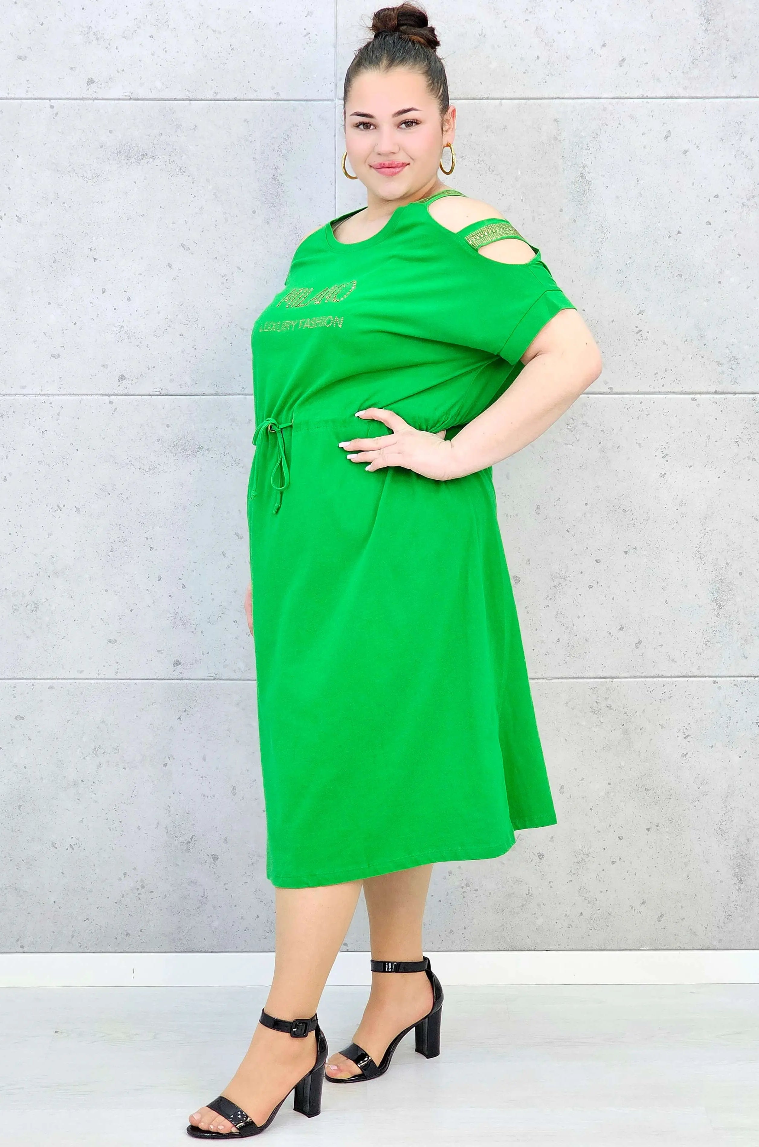 Sukienka plus size z regulacją w pasie i dekoracyjnymi wycięciami Stylowa XL