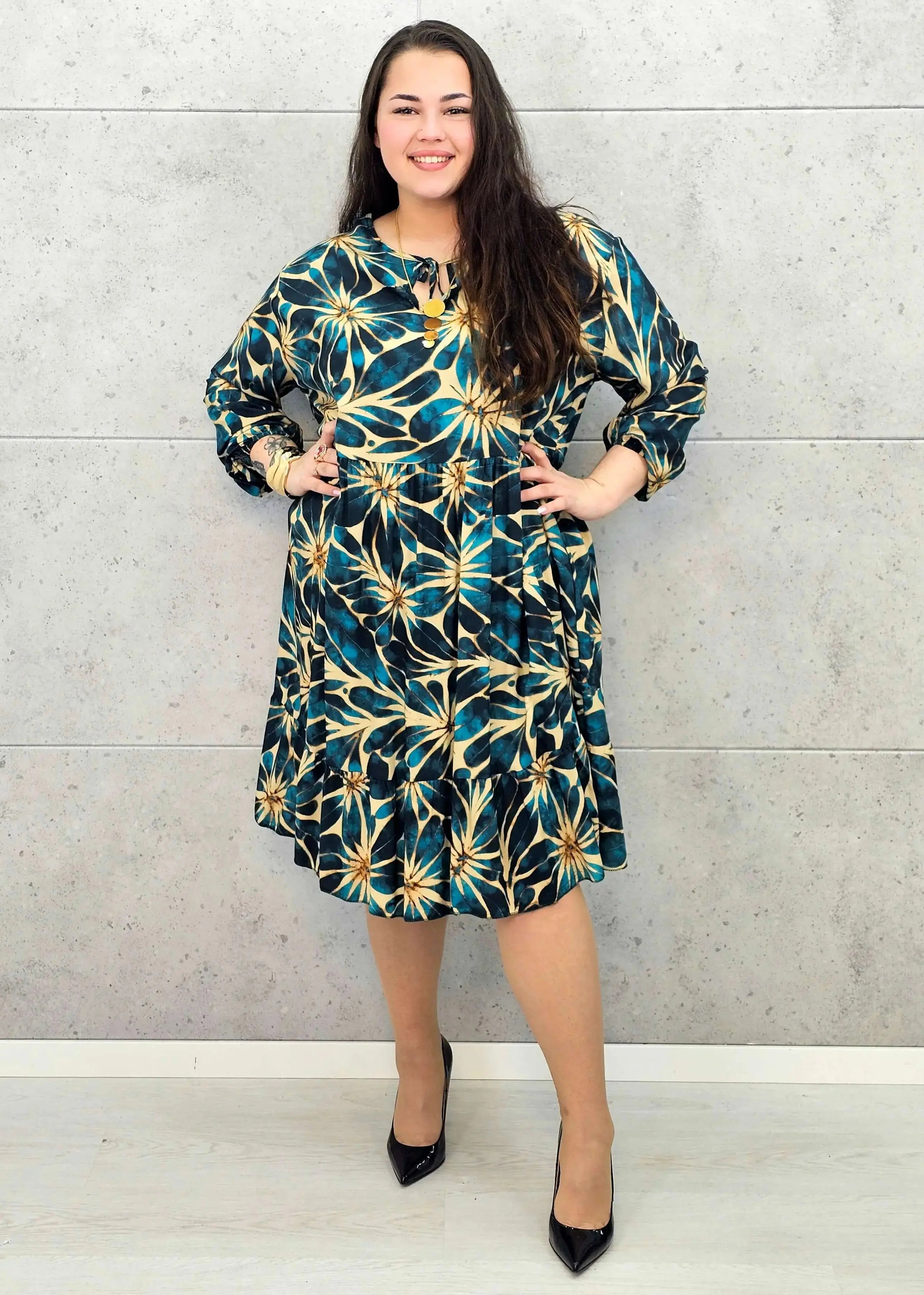 Sukienka plus size z wiązanie przy dekolcie - trzy kolory Stylowa XL