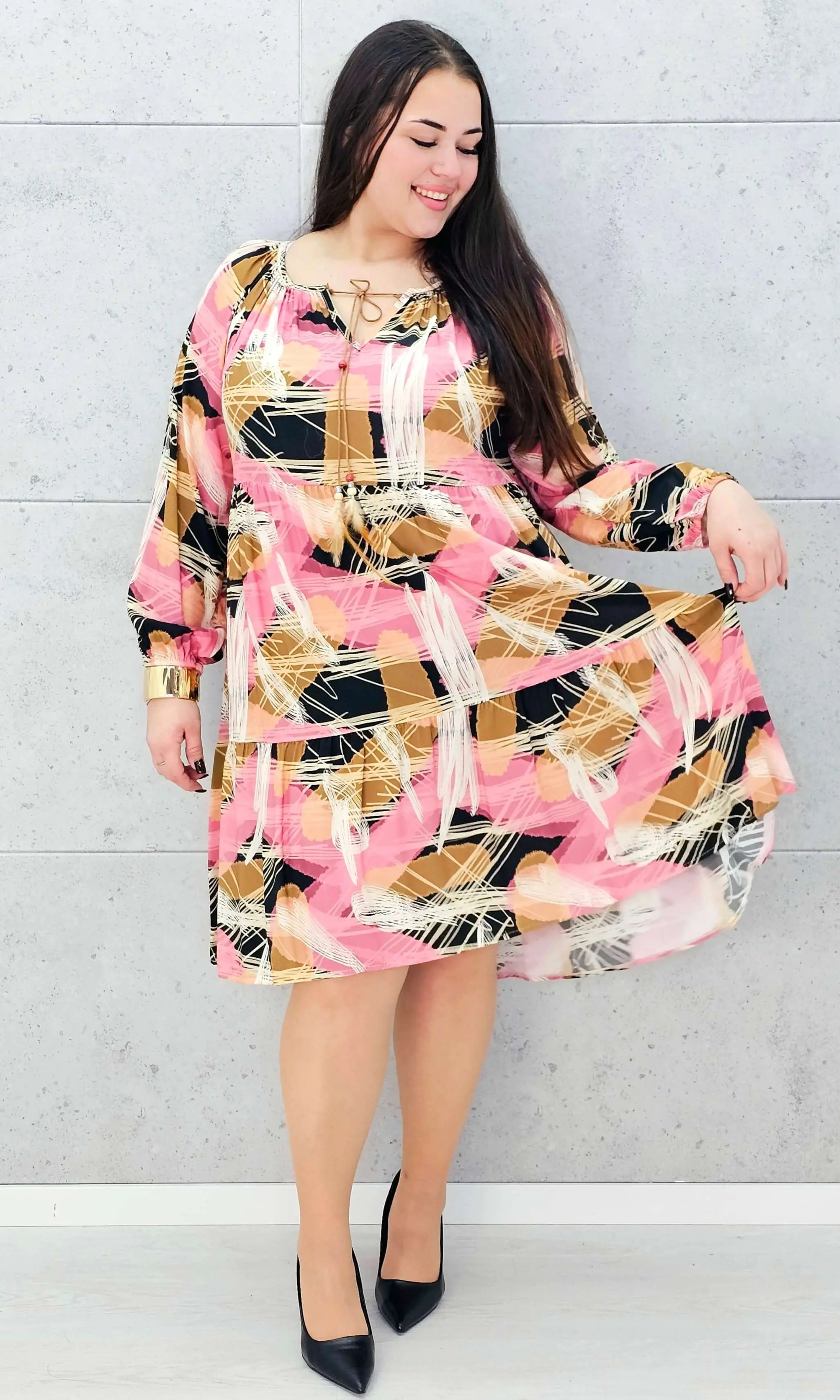 Sukienka plus size z wiązaniem – lekka i pełna energii Stylowa XL Stylowa XL