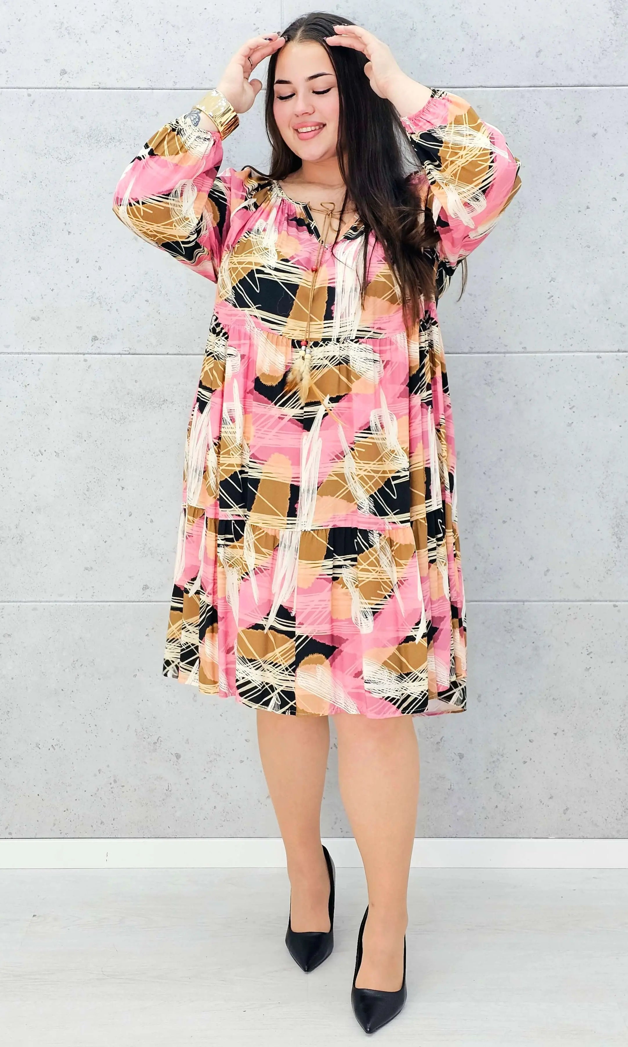 Sukienka plus size z wiązaniem – lekka i pełna energii Stylowa XL Stylowa XL