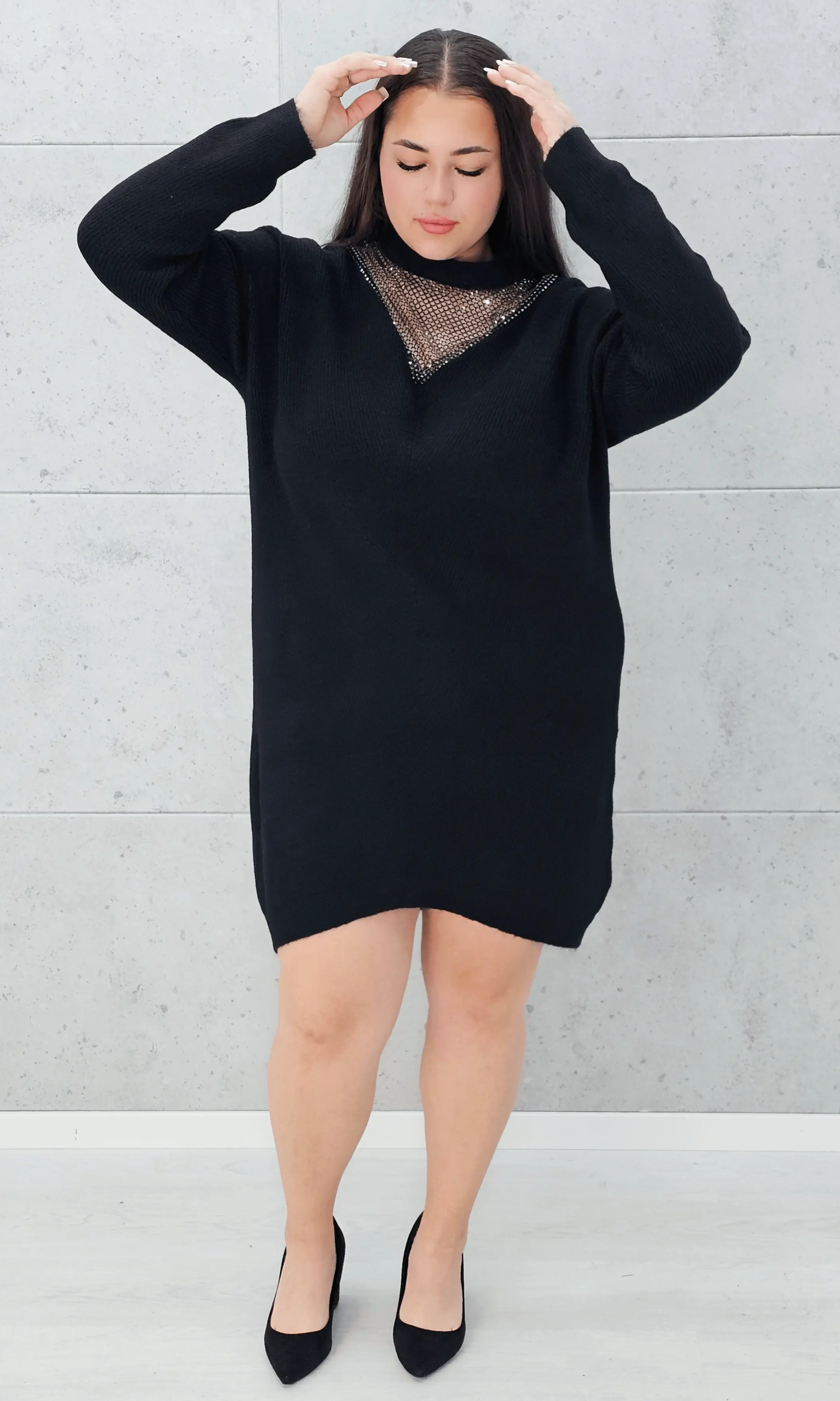 Sukienka sweterkowa z ozdoba przy szyi Stylowa XL