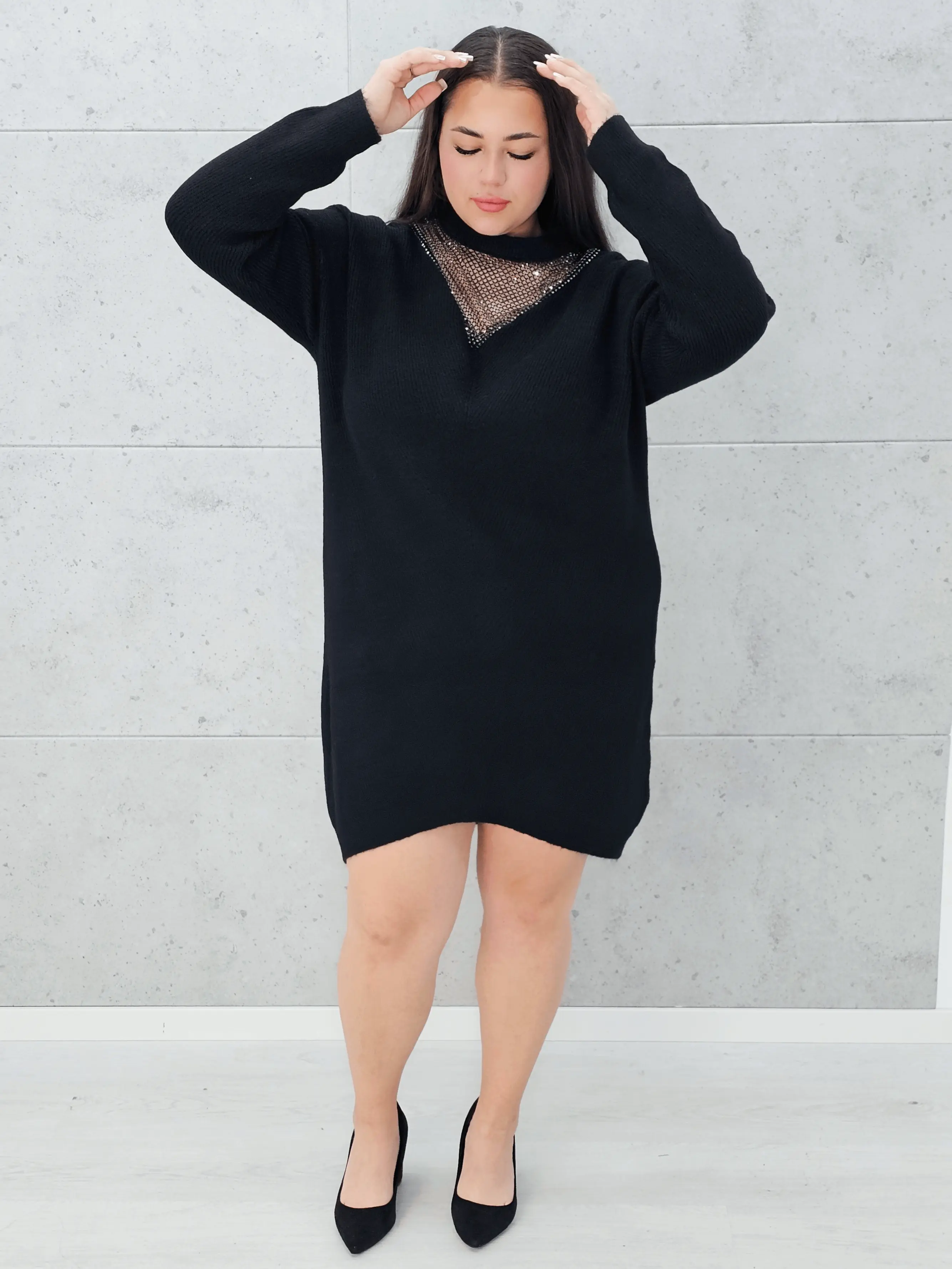 Sukienka sweterkowa z ozdoba przy szyi Stylowa XL