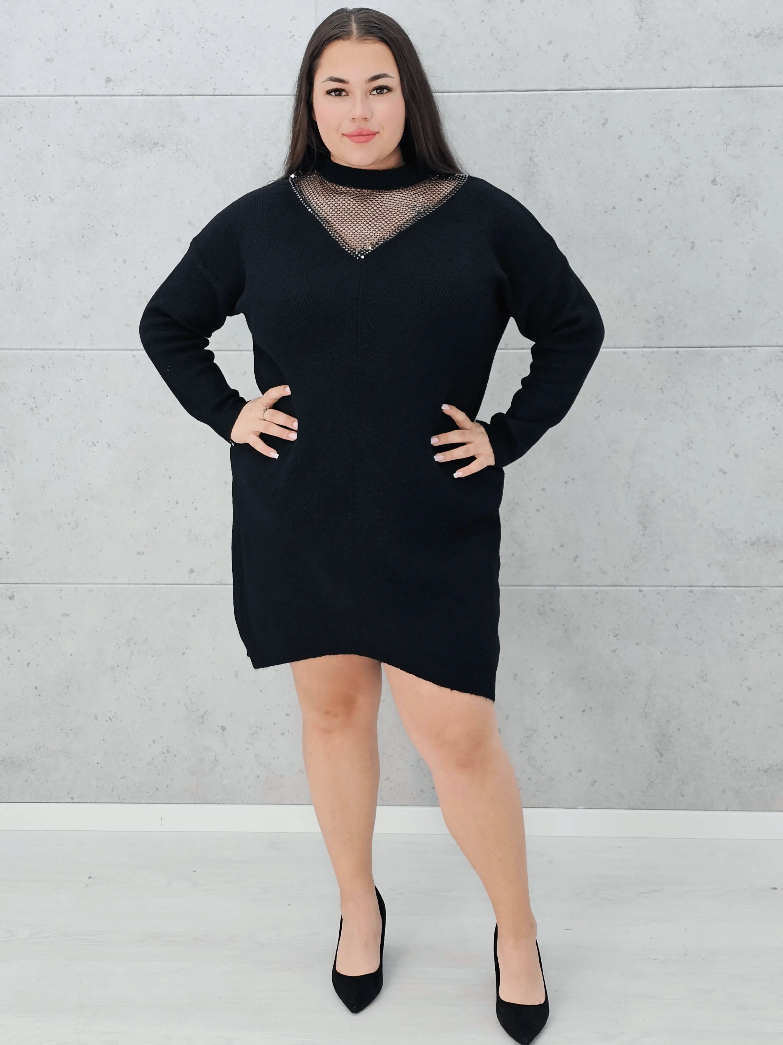 Sukienka sweterkowa z ozdoba przy szyi Stylowa XL