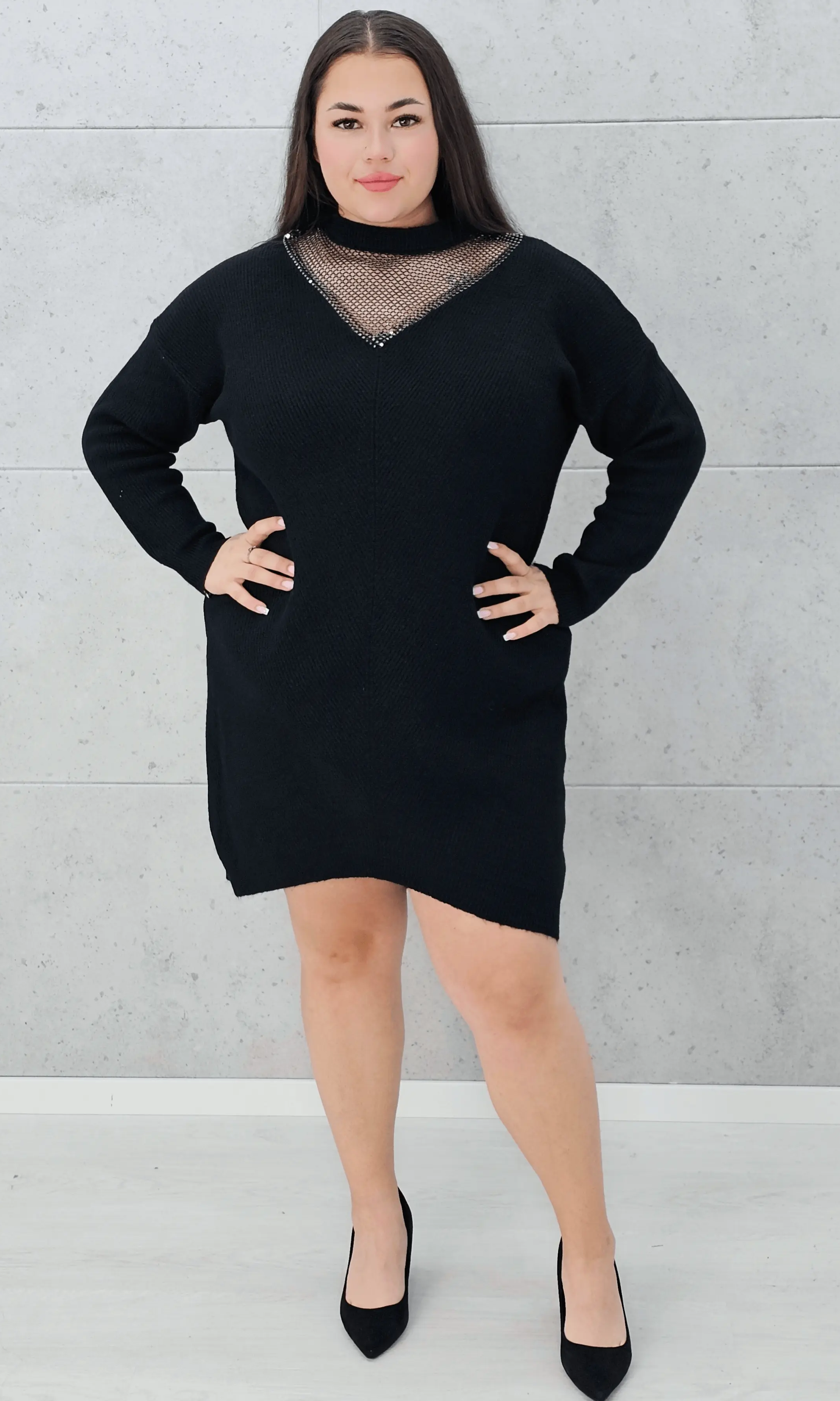 Sukienka sweterkowa z ozdoba przy szyi Stylowa XL