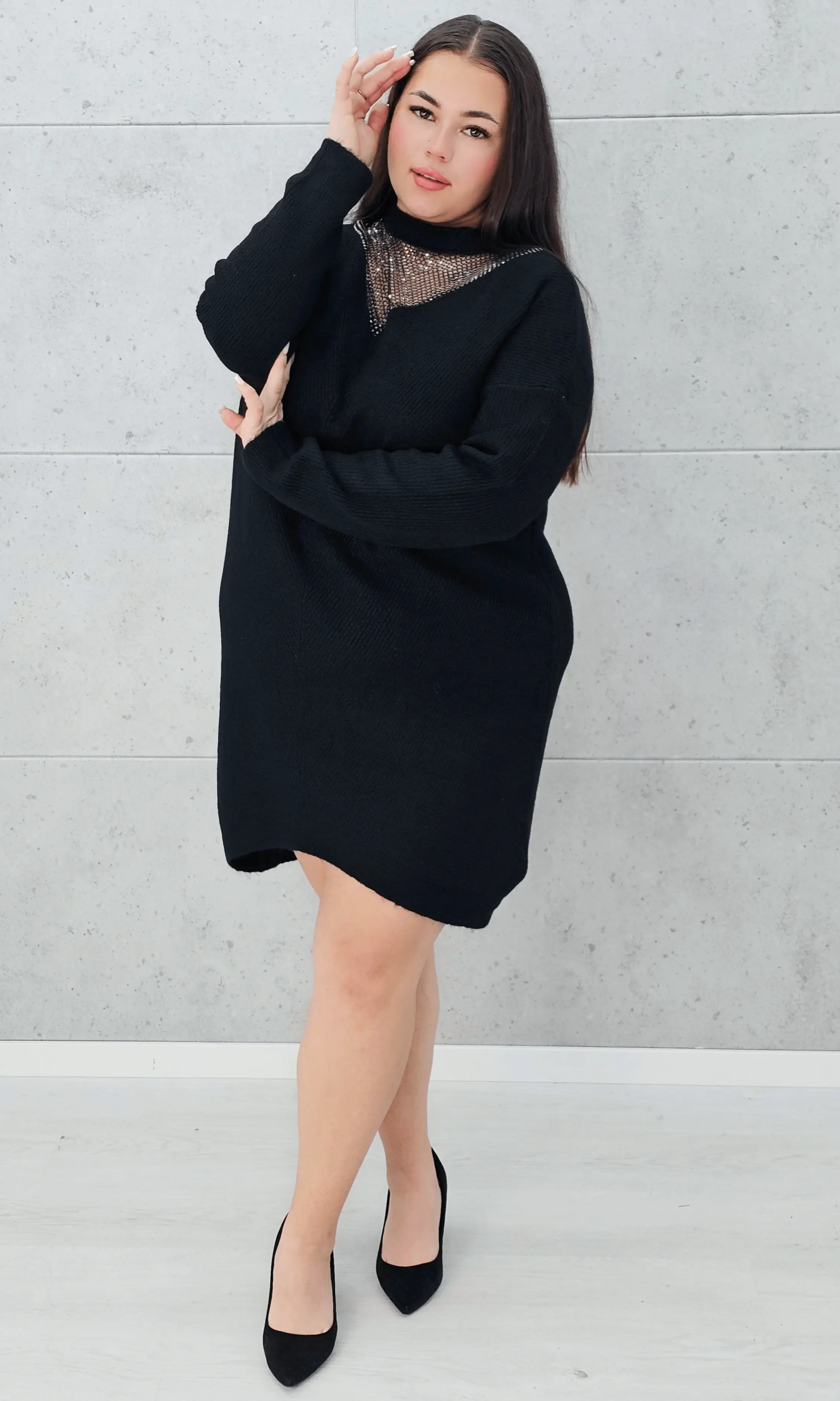 Sukienka sweterkowa z ozdoba przy szyi Stylowa XL