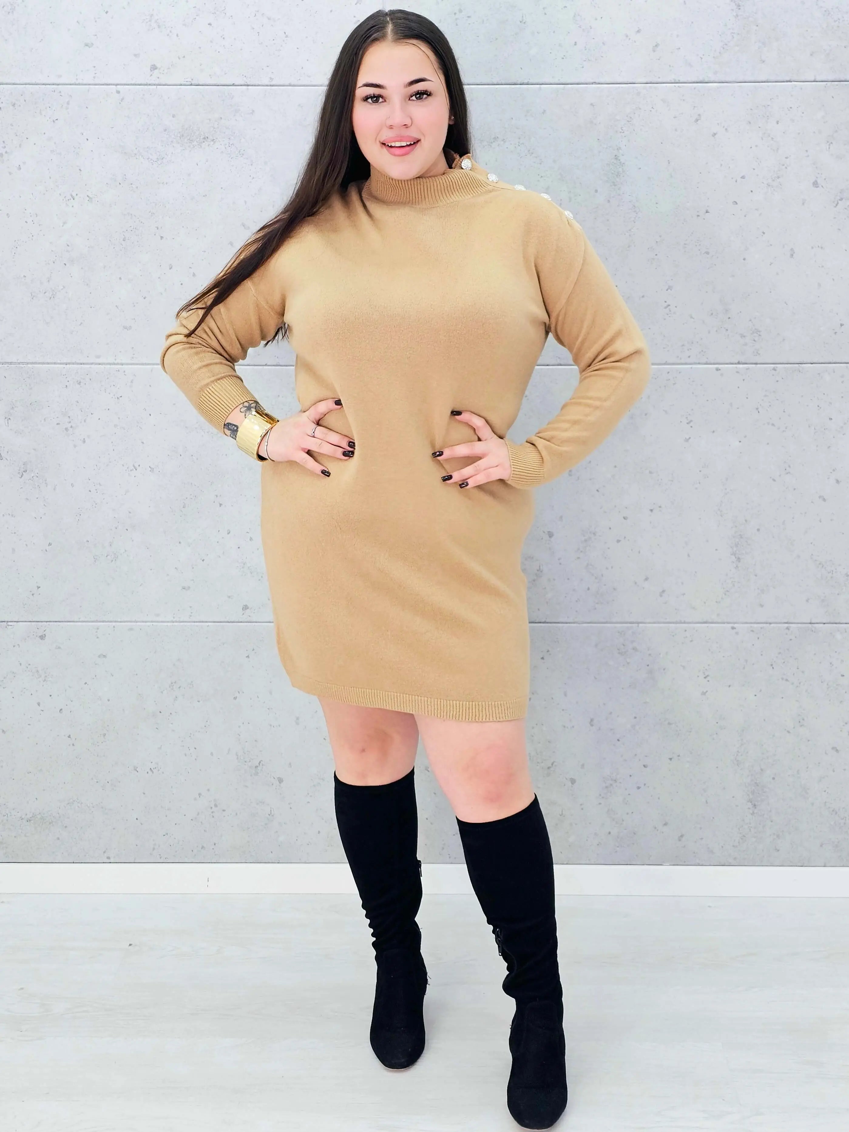 Sukienka sweterkowa z ozdobnymi guzikami na ramieniu z jednej strony Stylowa XL